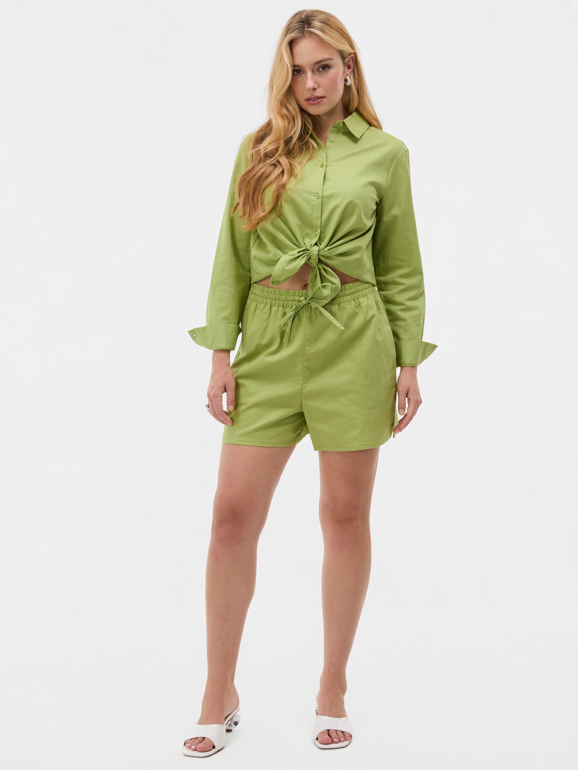 Grüne Damenshorts ORSAY - 001