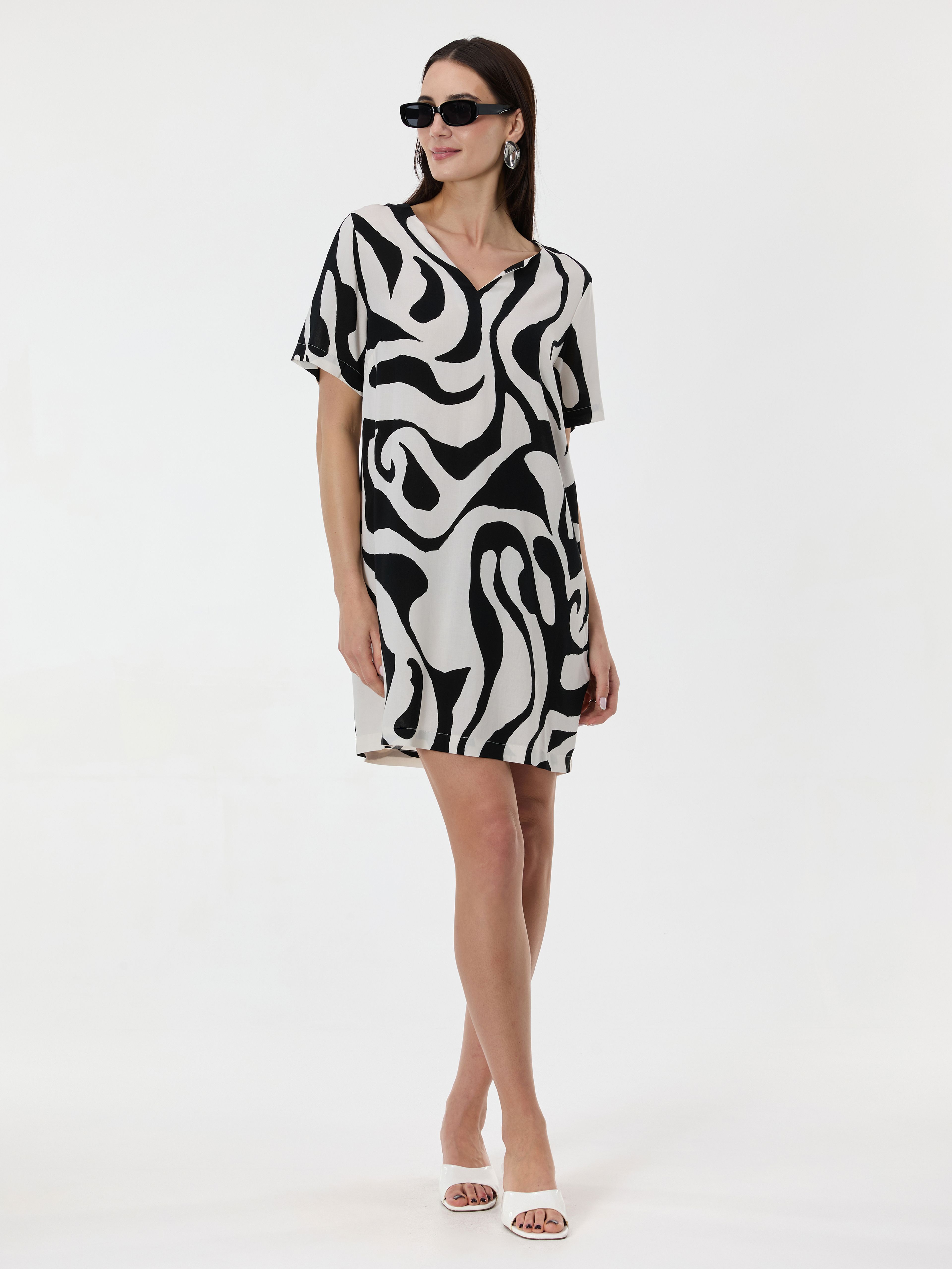 Černé dámské vzorované šaty ke kolenům ORSAY