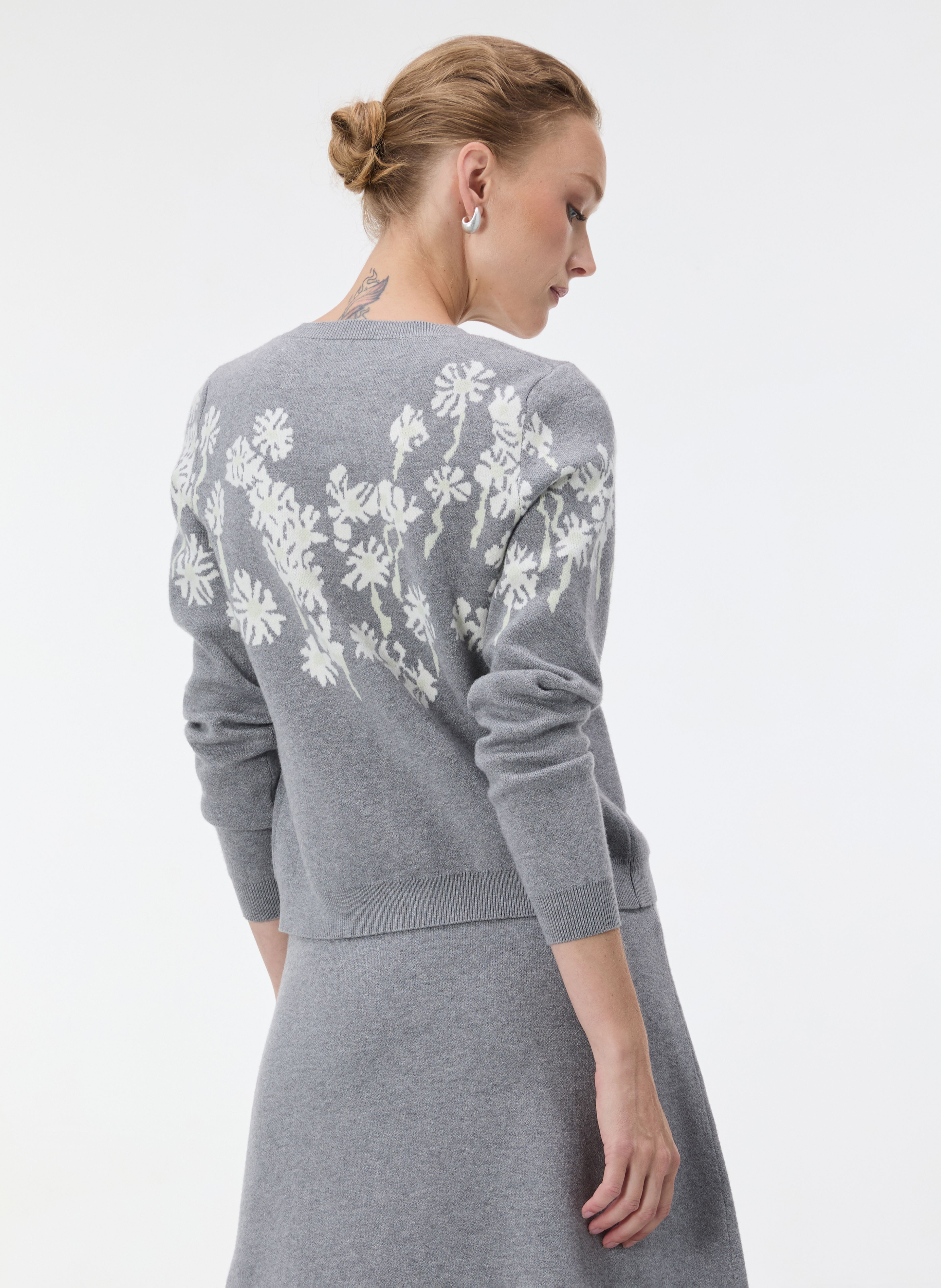 Grauer Damen-Cardigan mit Blumenmuster und langen Ärmeln ORSAY - 003