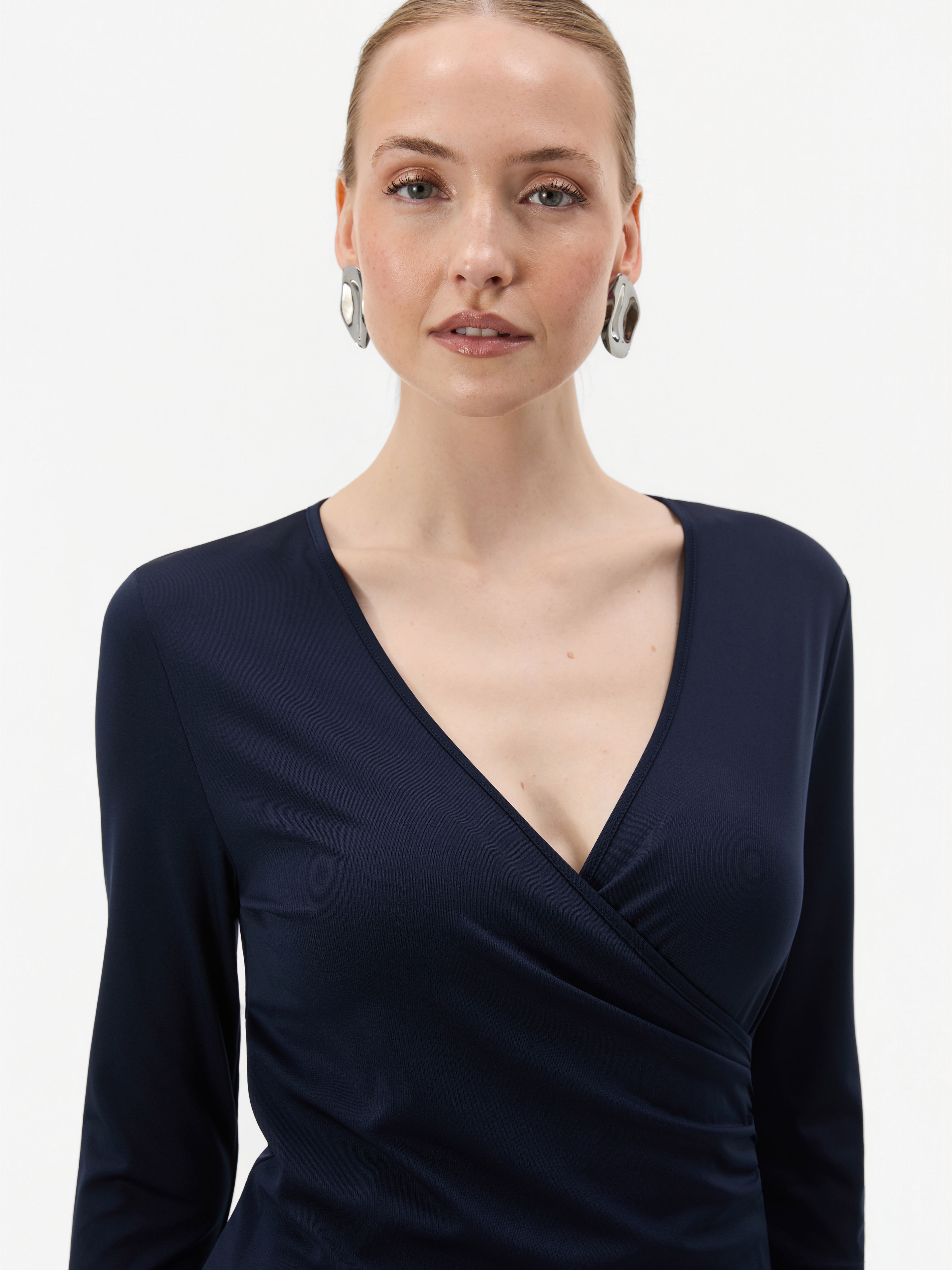 Dunkelblaues kurzes Damen-Wickelkleid mit V-Ausschnitt und 3/4-Ärmeln ORSAY - 004