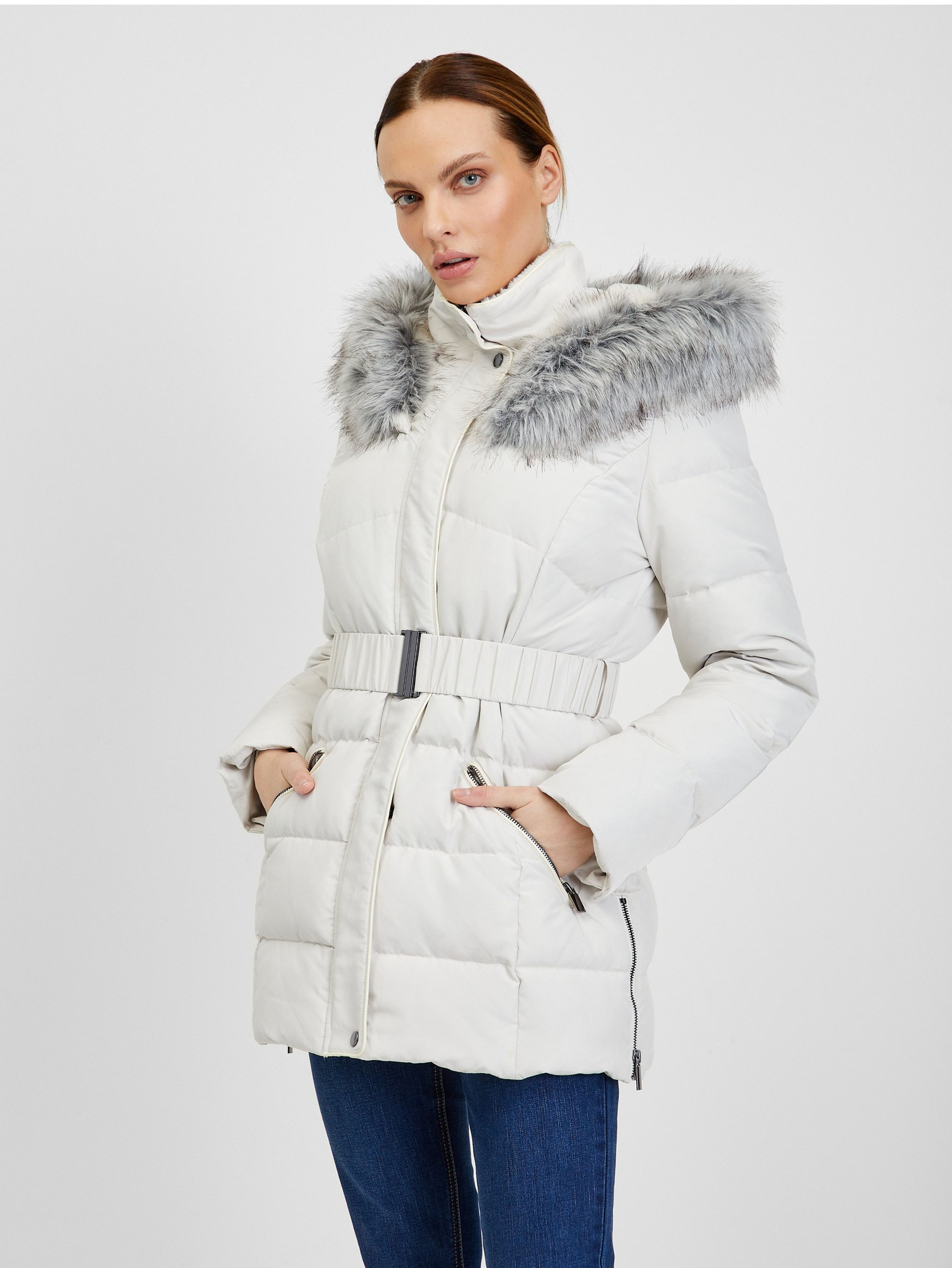 Cremefarbene Damen-Winter-Steppjacke mit Gürtel ORSAY