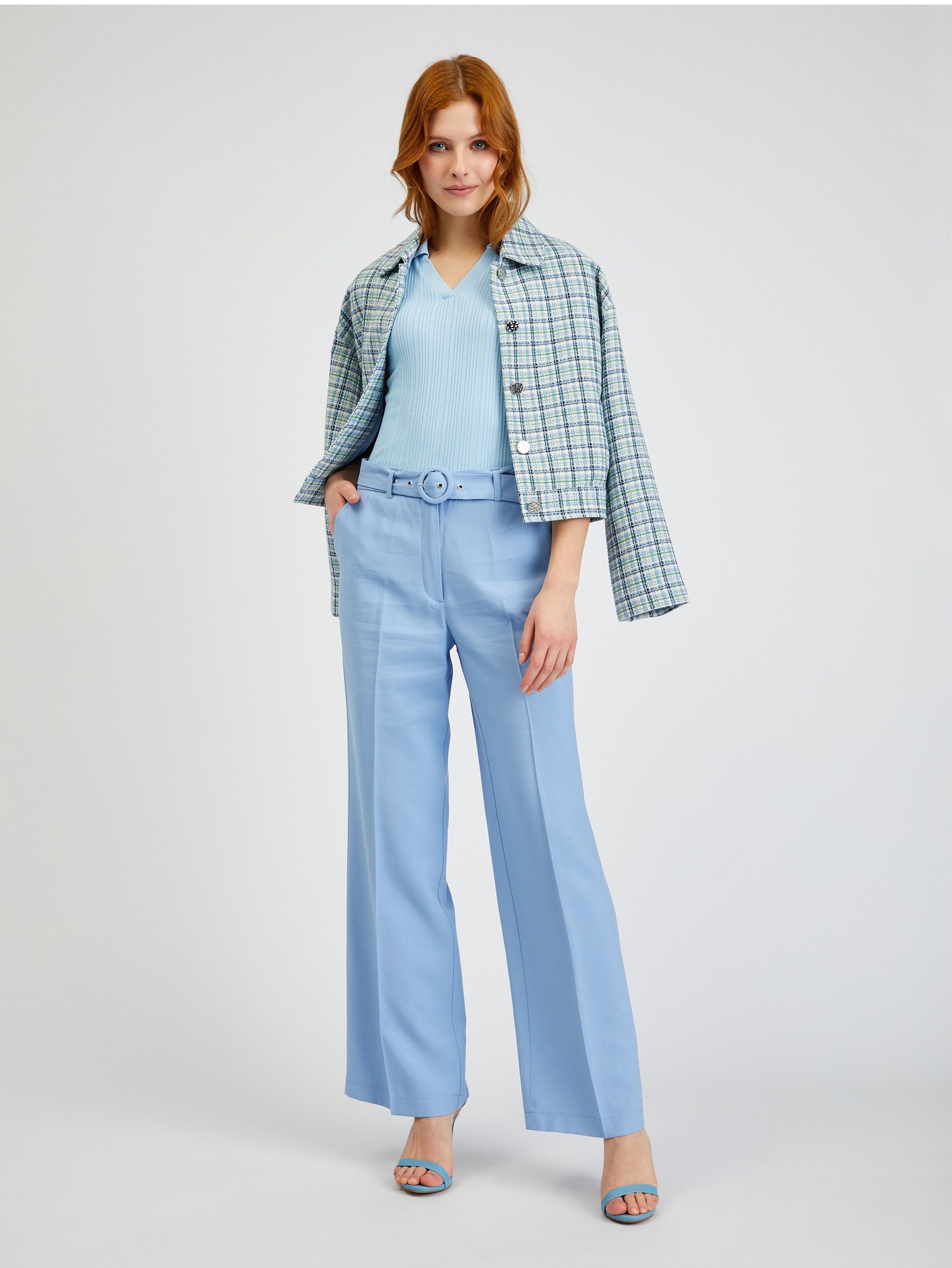 Pantaloni largi de damă albastru deschis cu curea ORSAY