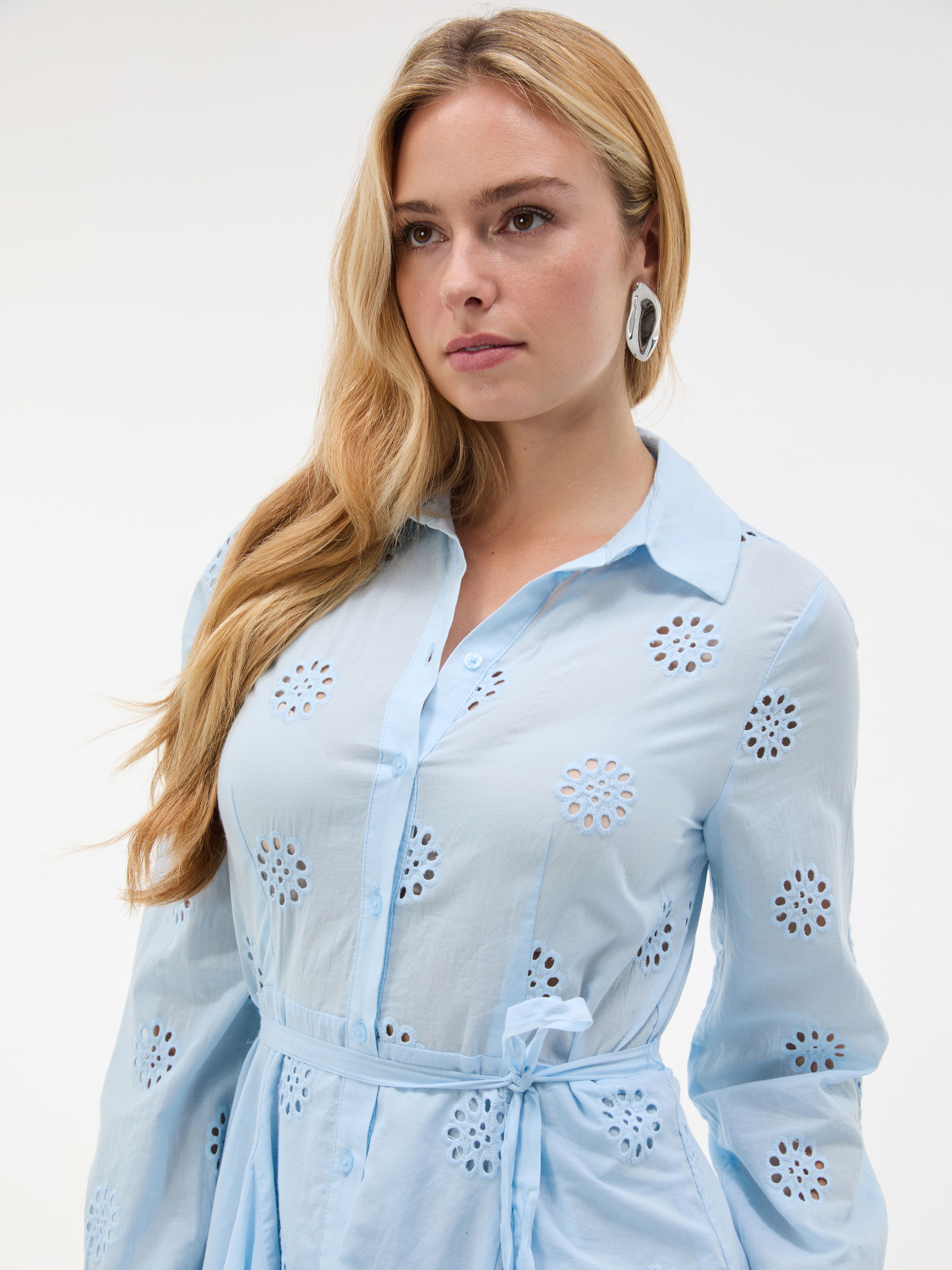 Rochie tip cămașă scurtă, cu croială evazată, albastru deschis ORSAY - 004