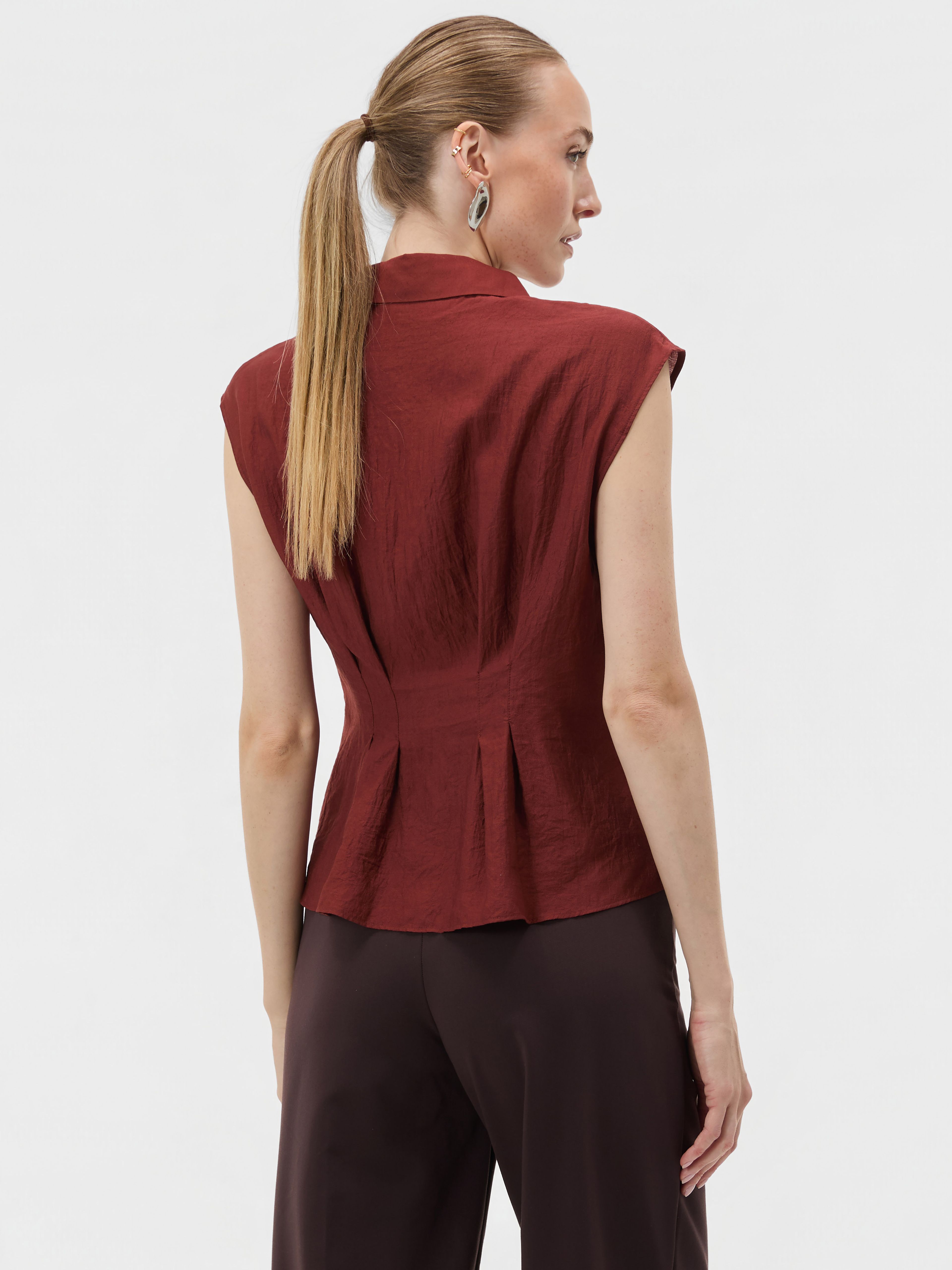 Smeđa ženska bluza s ovratnikom bez rukava ORSAY - 002
