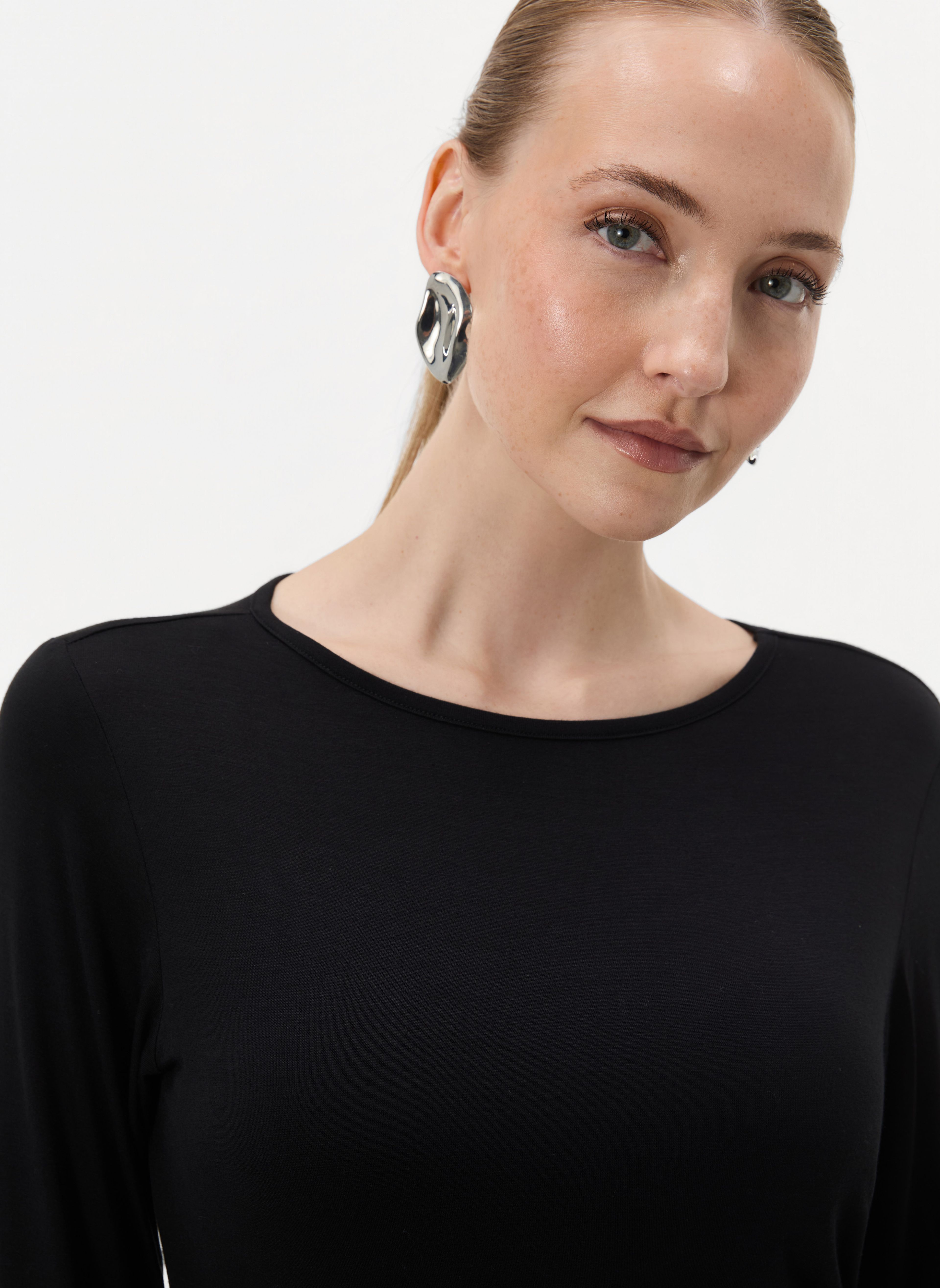 Schwarzes Damen-T-Shirt ORSAY - 003