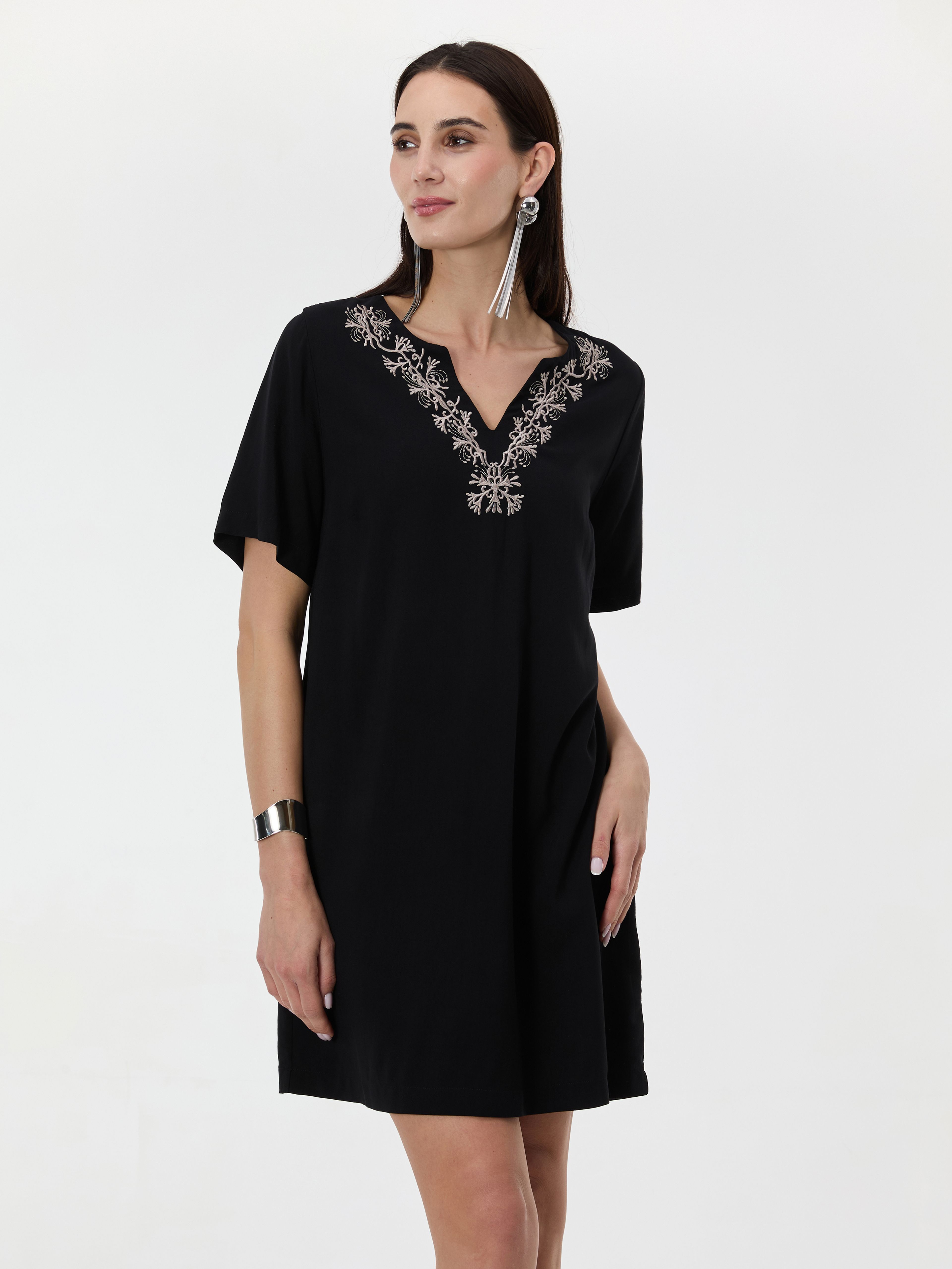 Černé dámské šaty ke kolenům ORSAY