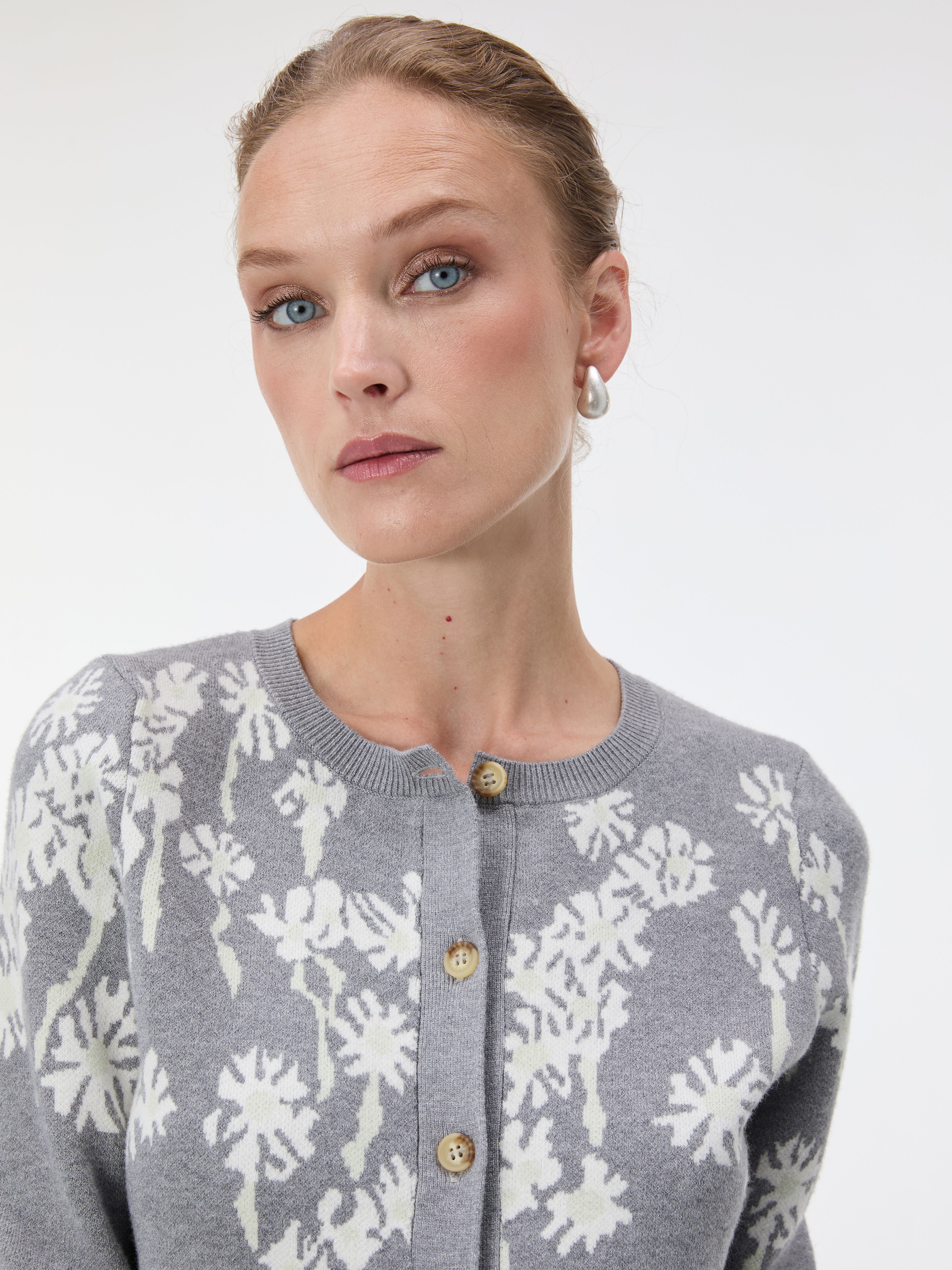 Grauer Damen-Cardigan mit Blumenmuster und langen Ärmeln ORSAY - 005