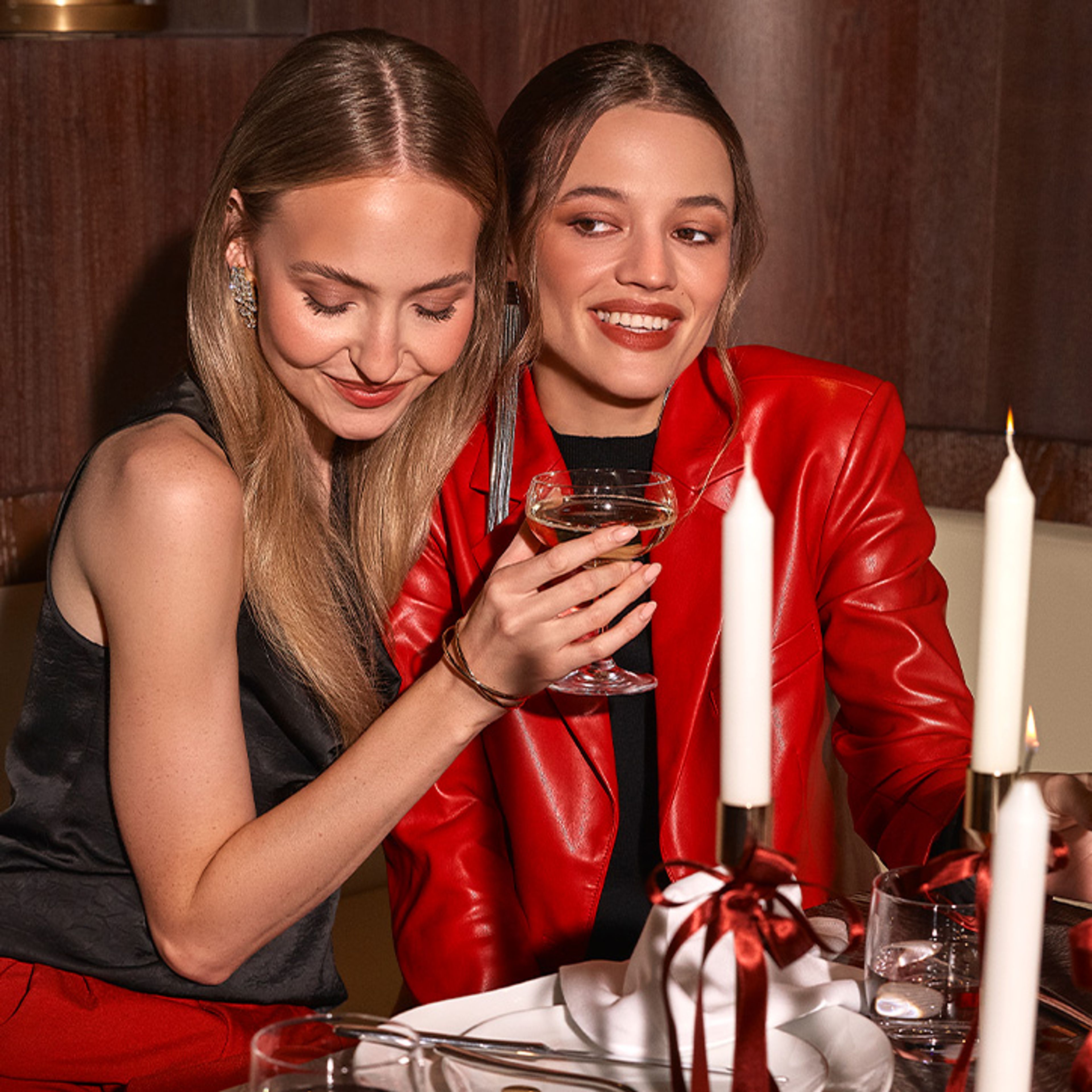 Eine Kombination aus Eleganz, Weiblichkeit und Selbstbewusstsein			