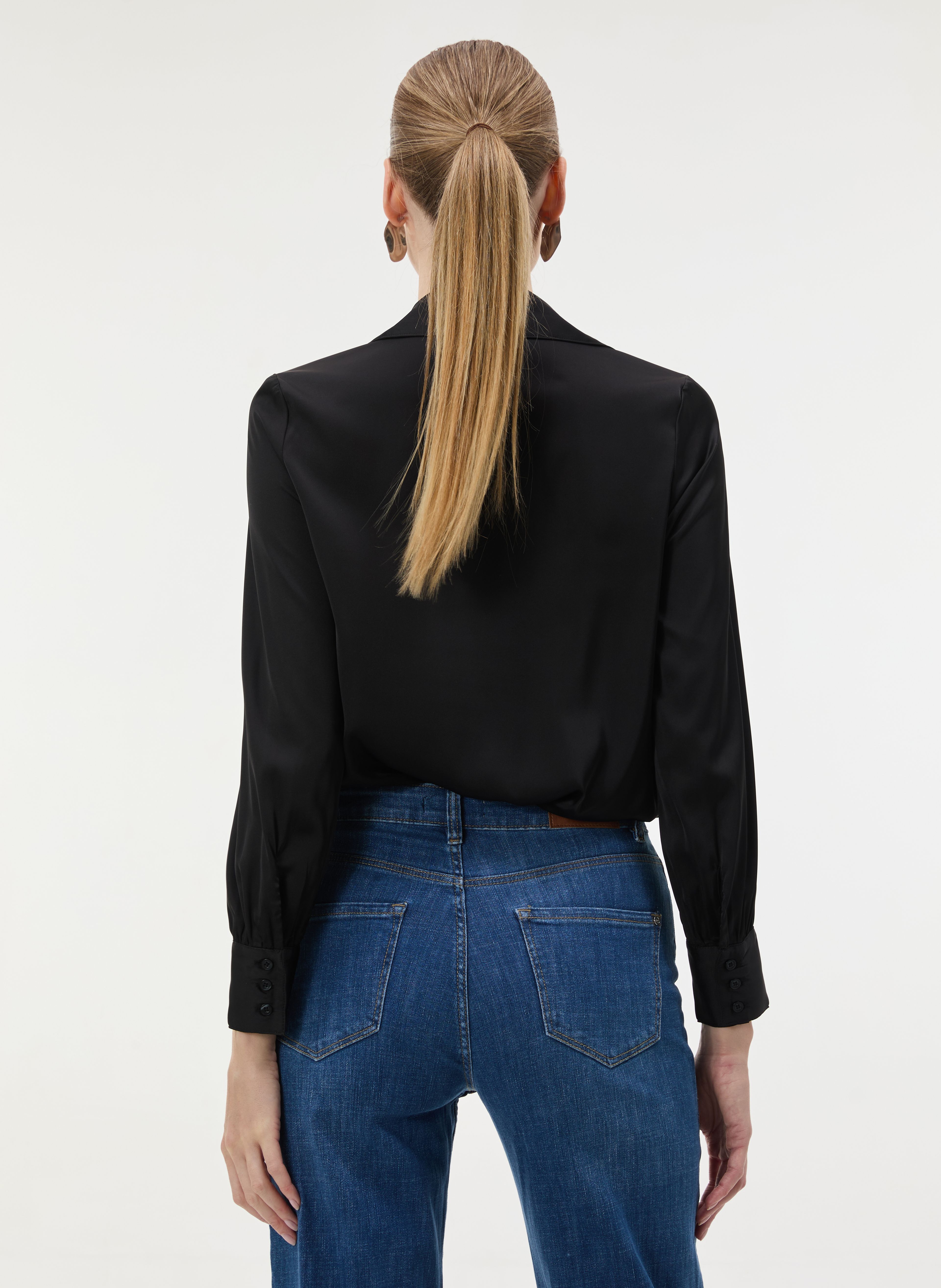 Schwarze Damenbluse mit Kragen und langen Ärmeln ORSAY - 004