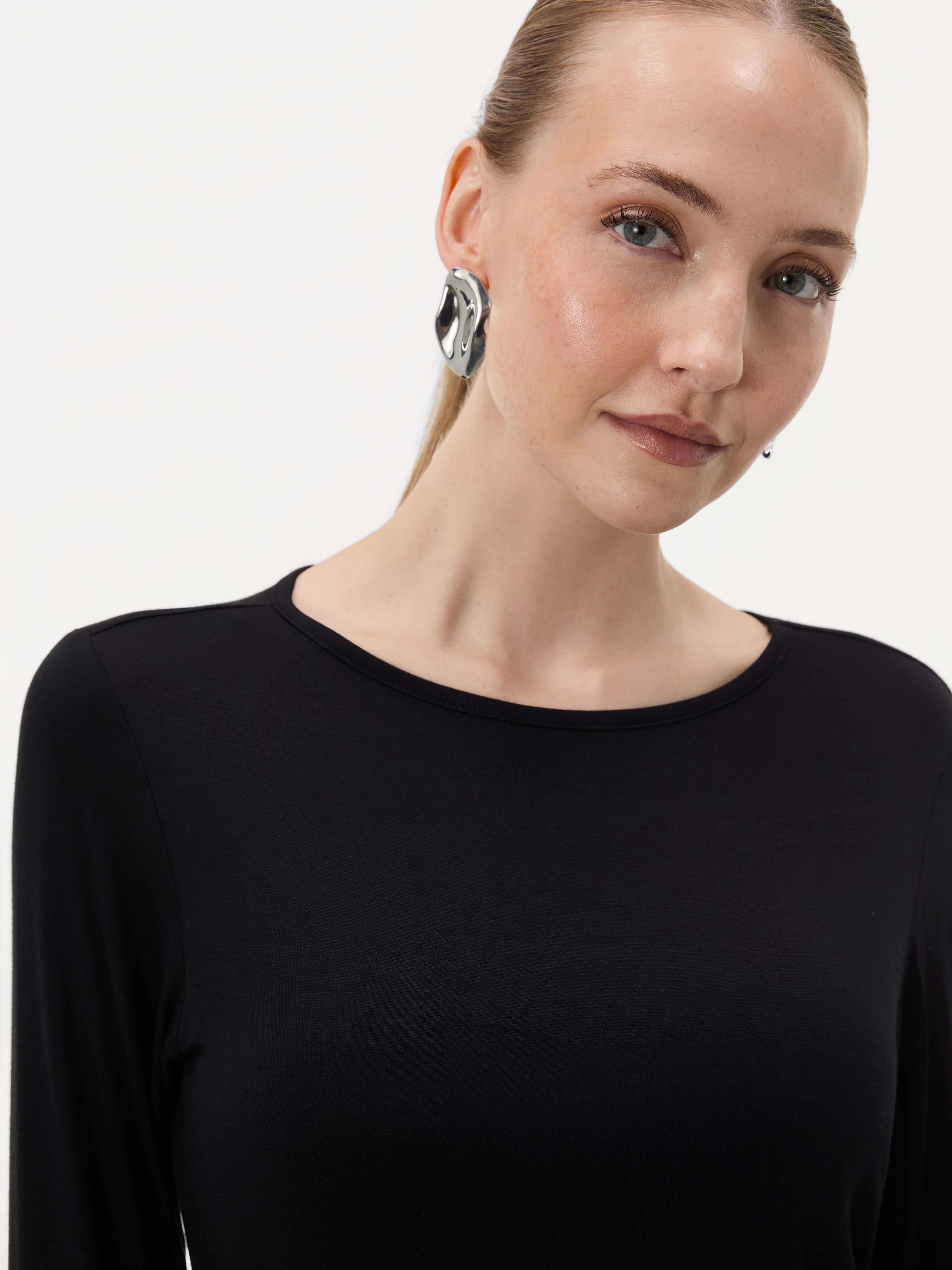 Schwarzes Damen-T-Shirt ORSAY - 003