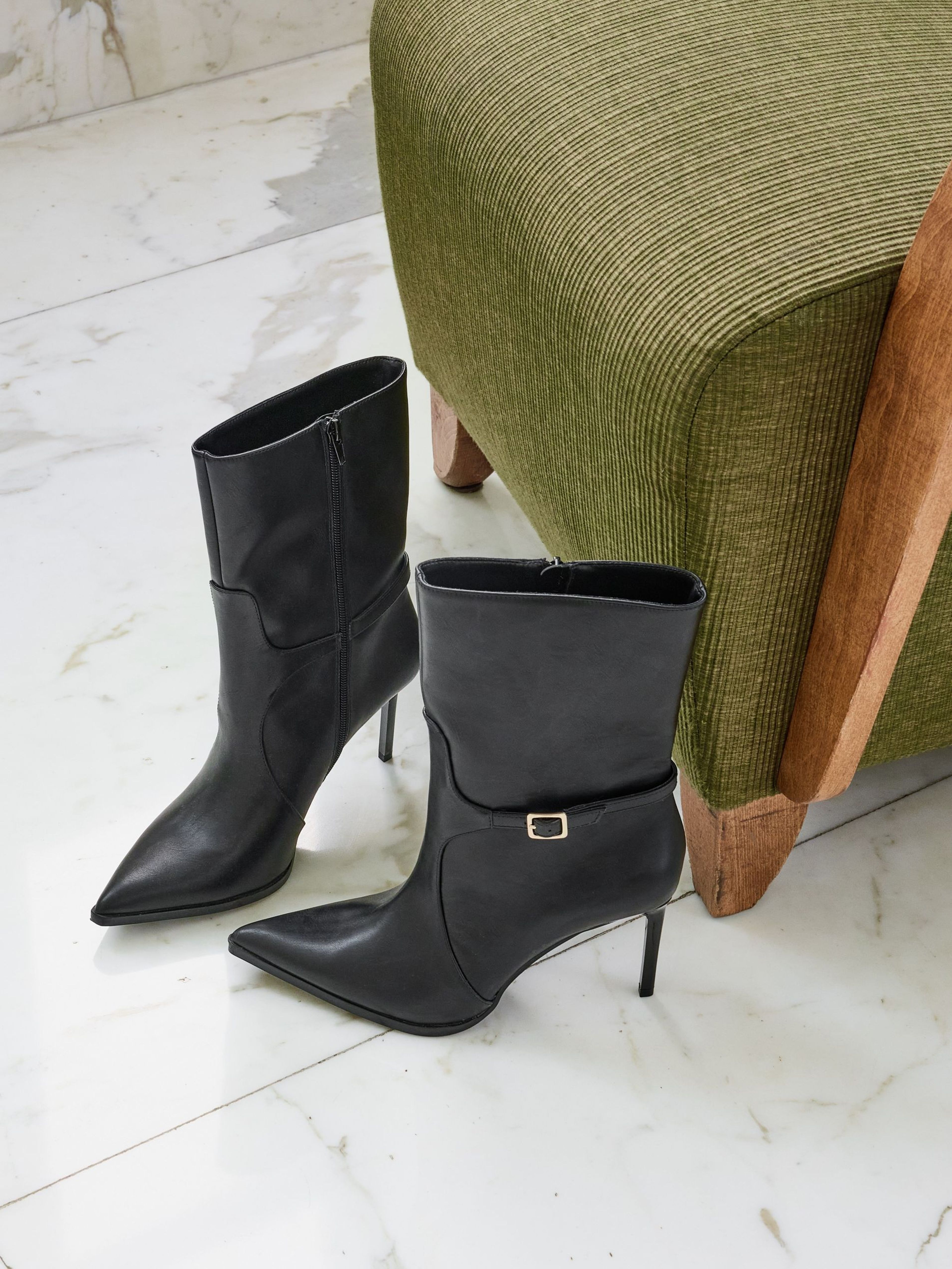 Černá dámská kotníková obuv na podpadku ORSAY