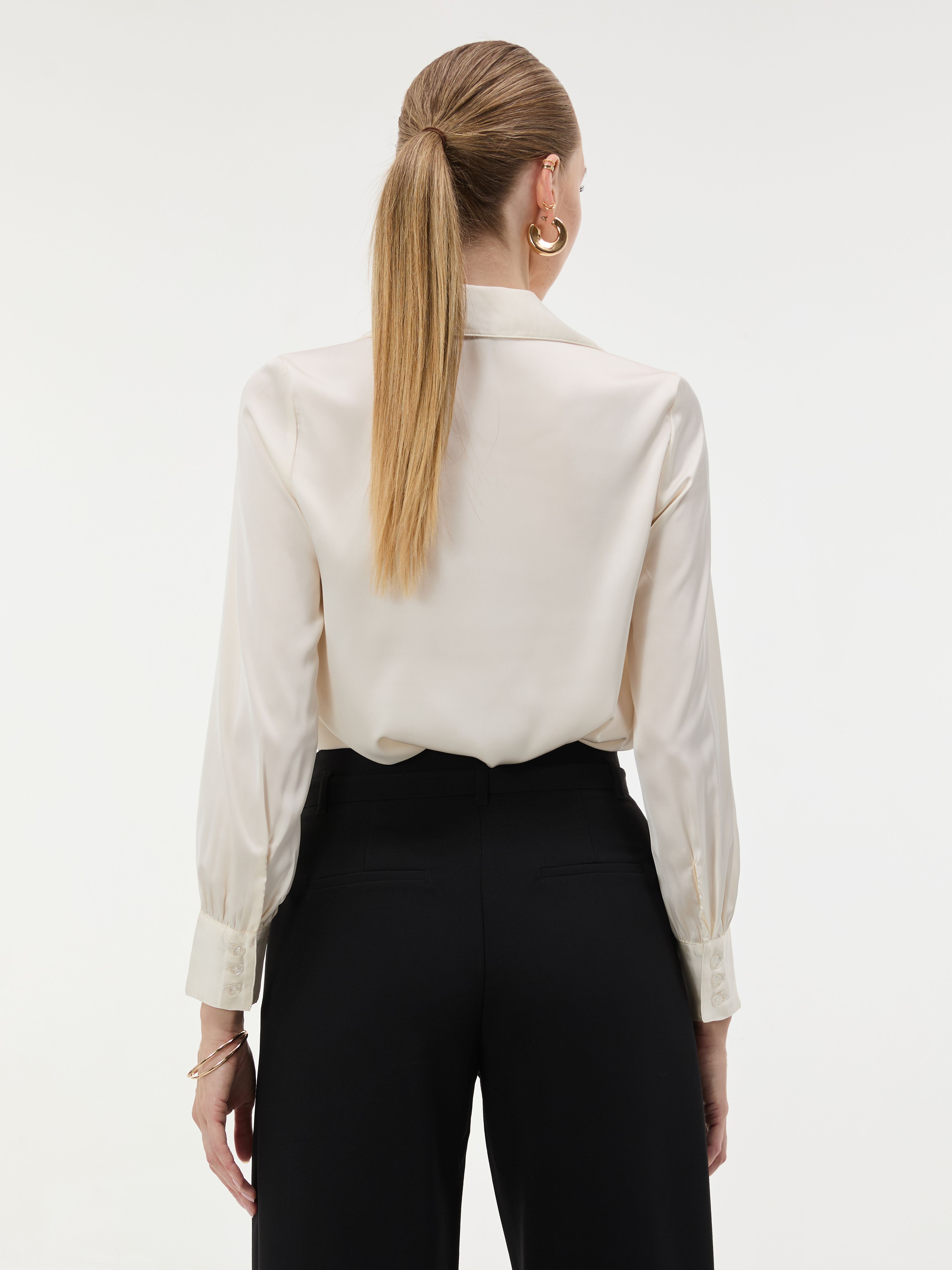 Weiße Damenbluse mit Kragen und langen Ärmeln ORSAY - 002