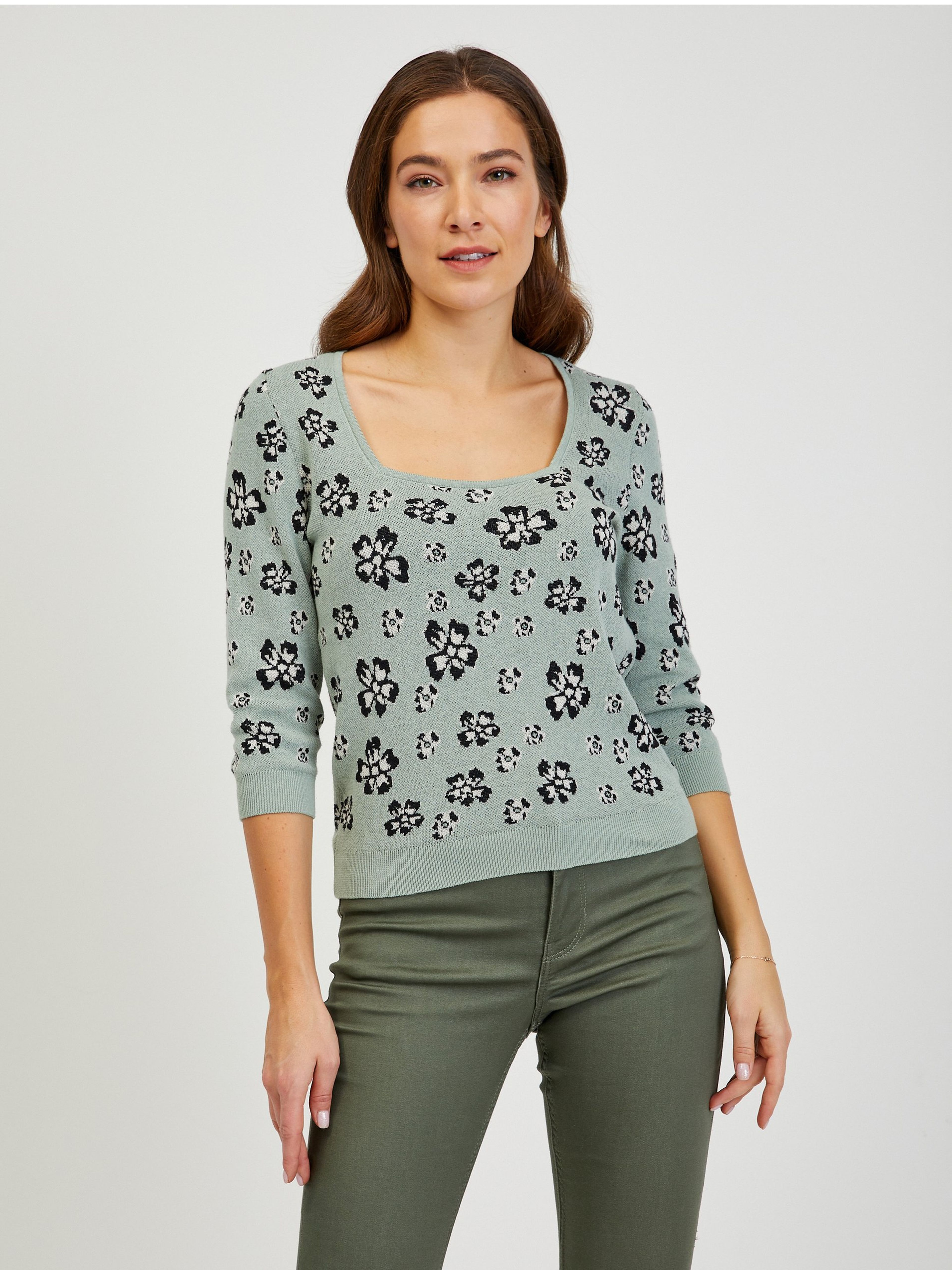 Jasnozielony damski sweter w kwiaty ORSAY