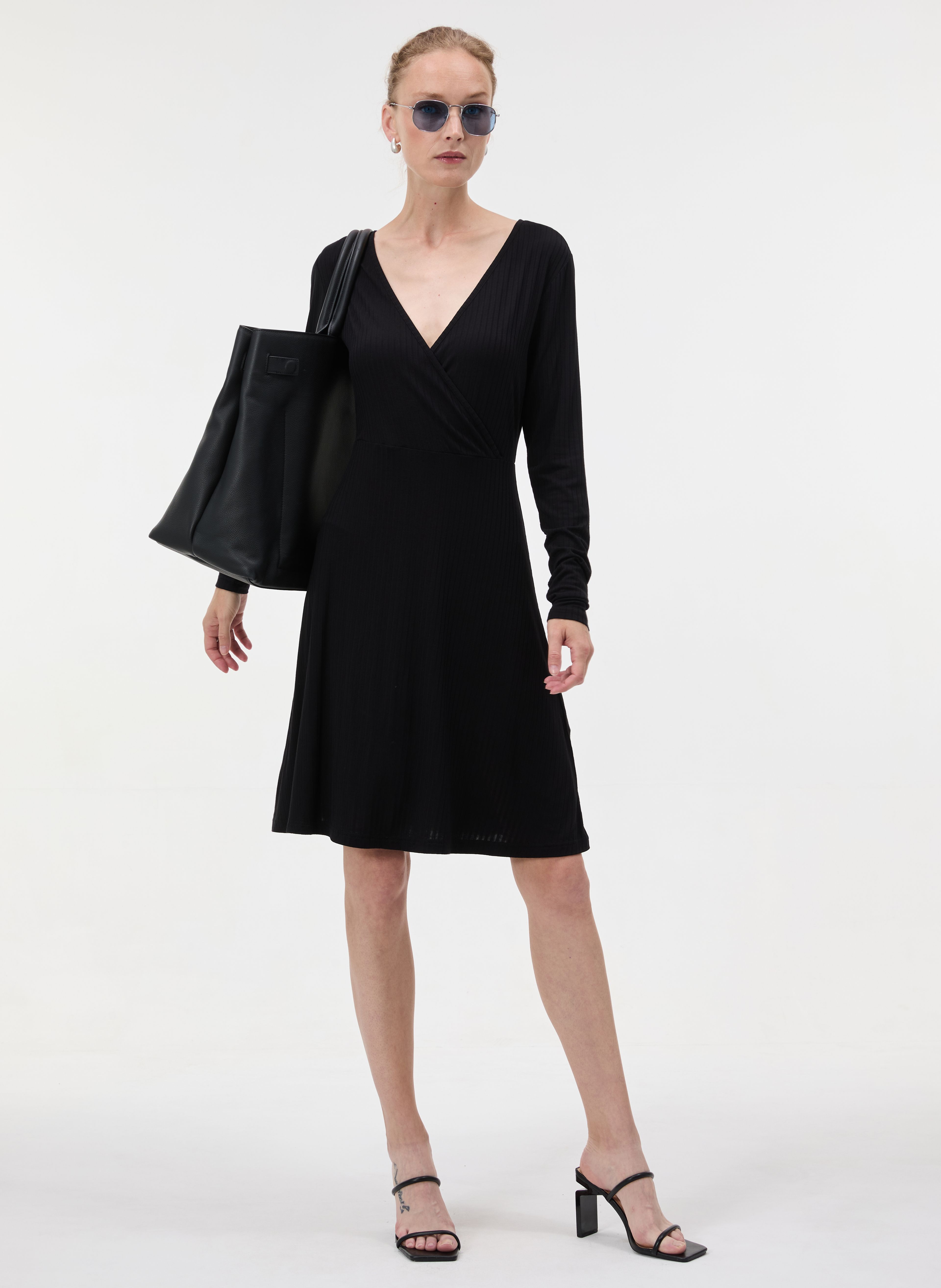 Schwarzes Damenkleid ORSAY - 004