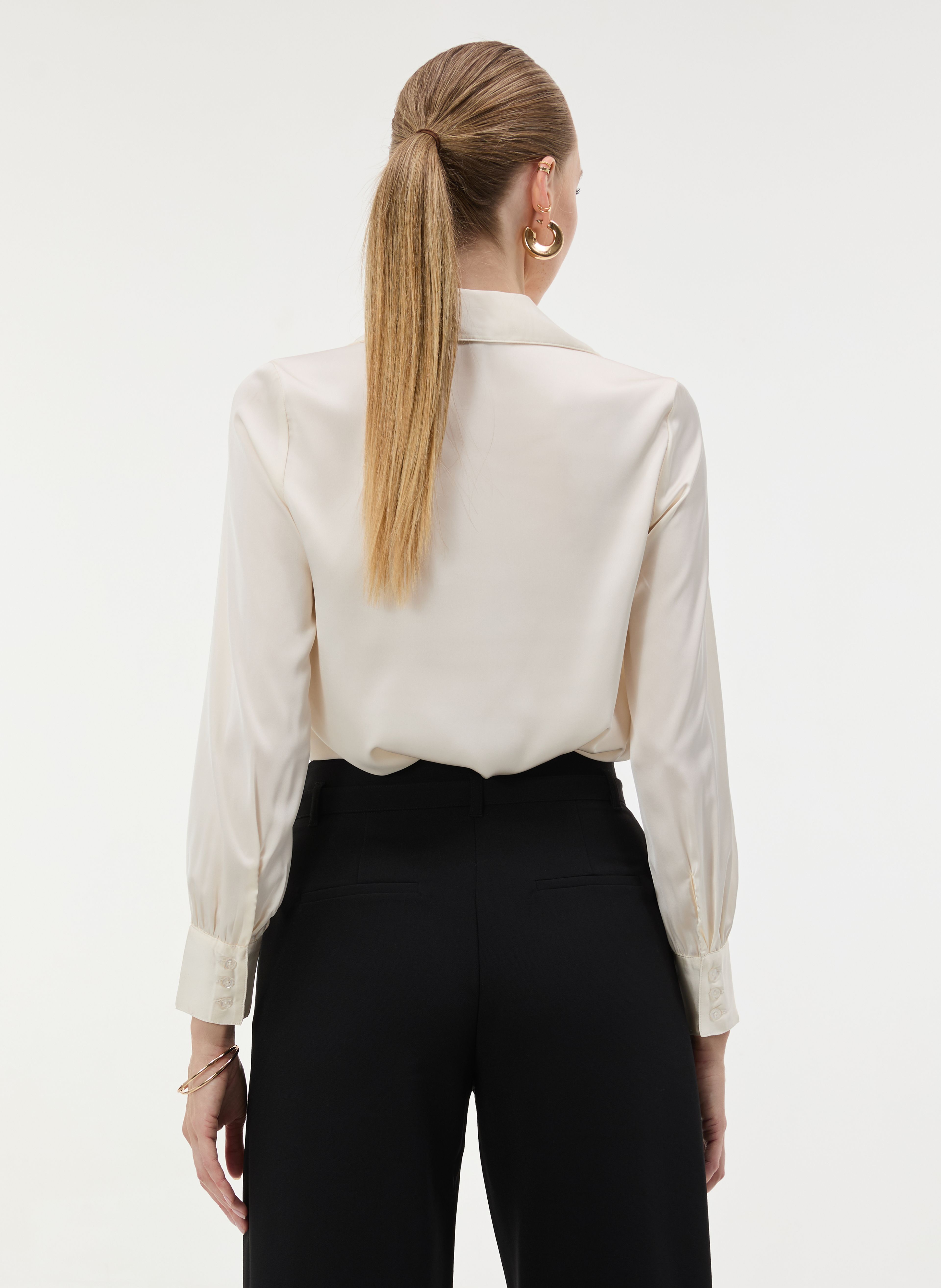 Weiße Damenbluse mit Kragen und langen Ärmeln ORSAY - 002