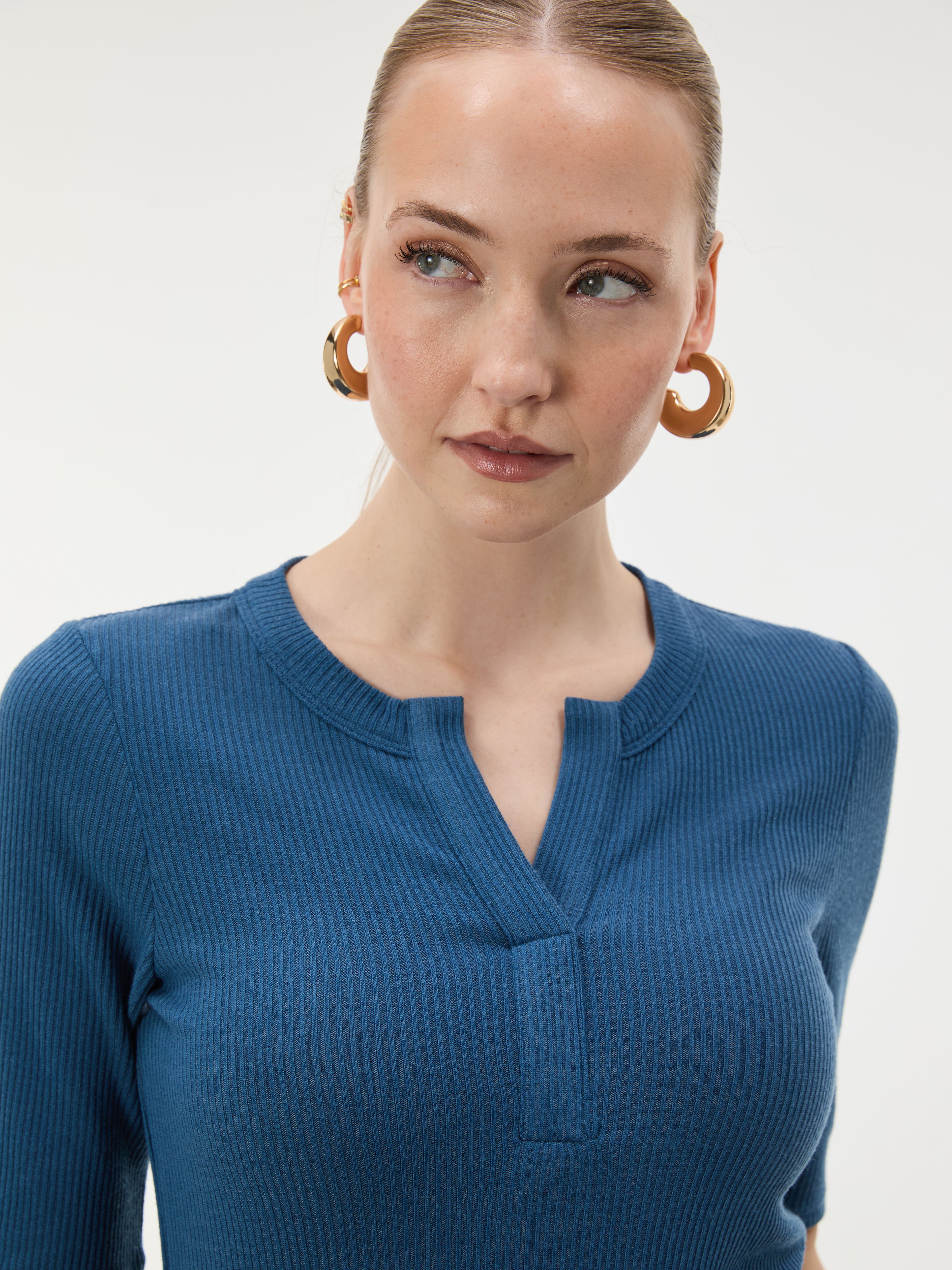 Dunkelblaues Damen-T-Shirt mit Kragen und kurzen Ärmeln ORSAY - 004