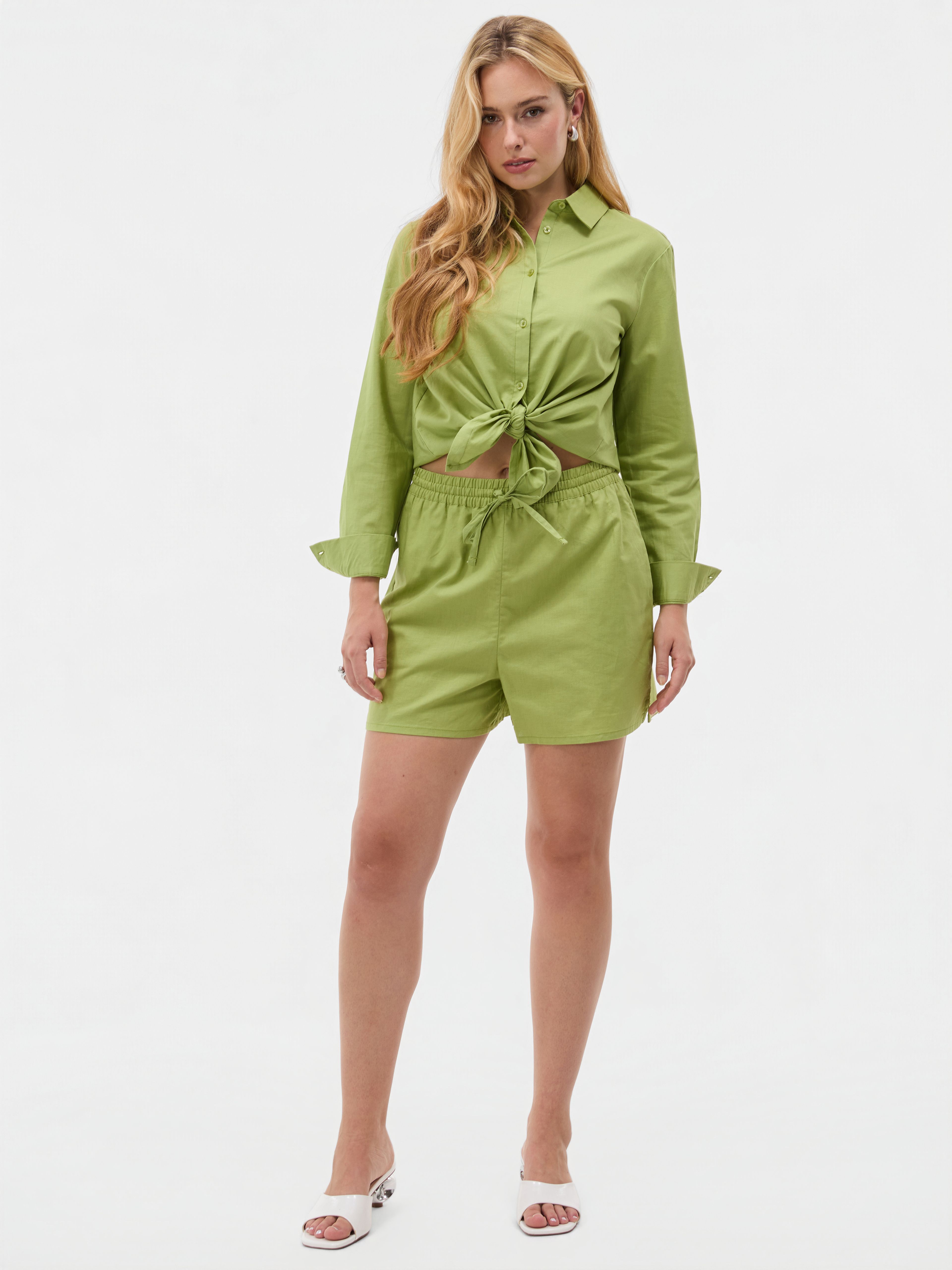 Grüne Damenshorts ORSAY - 001