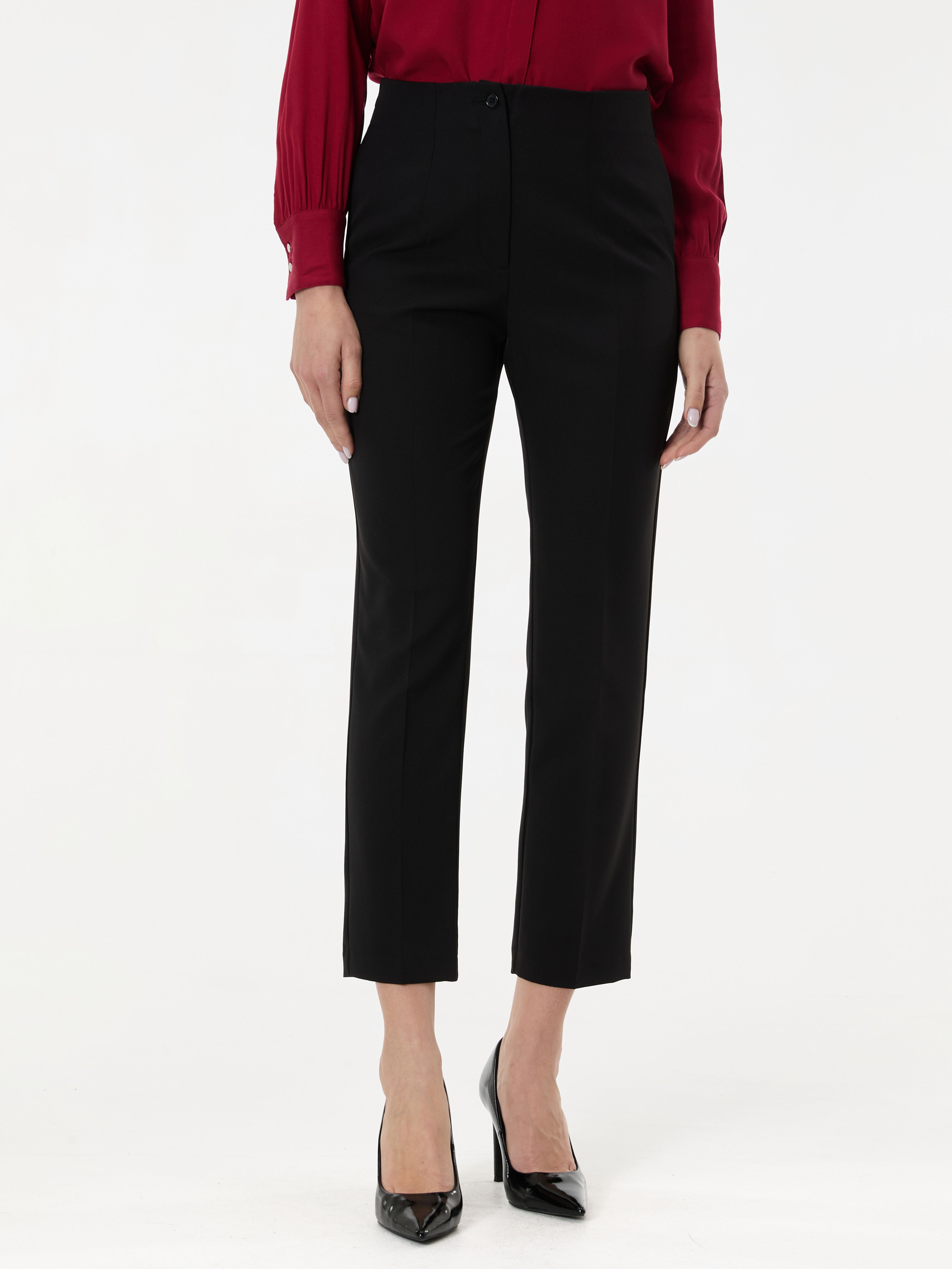 Czarne damskie spodnie o prostym kroju ORSAY