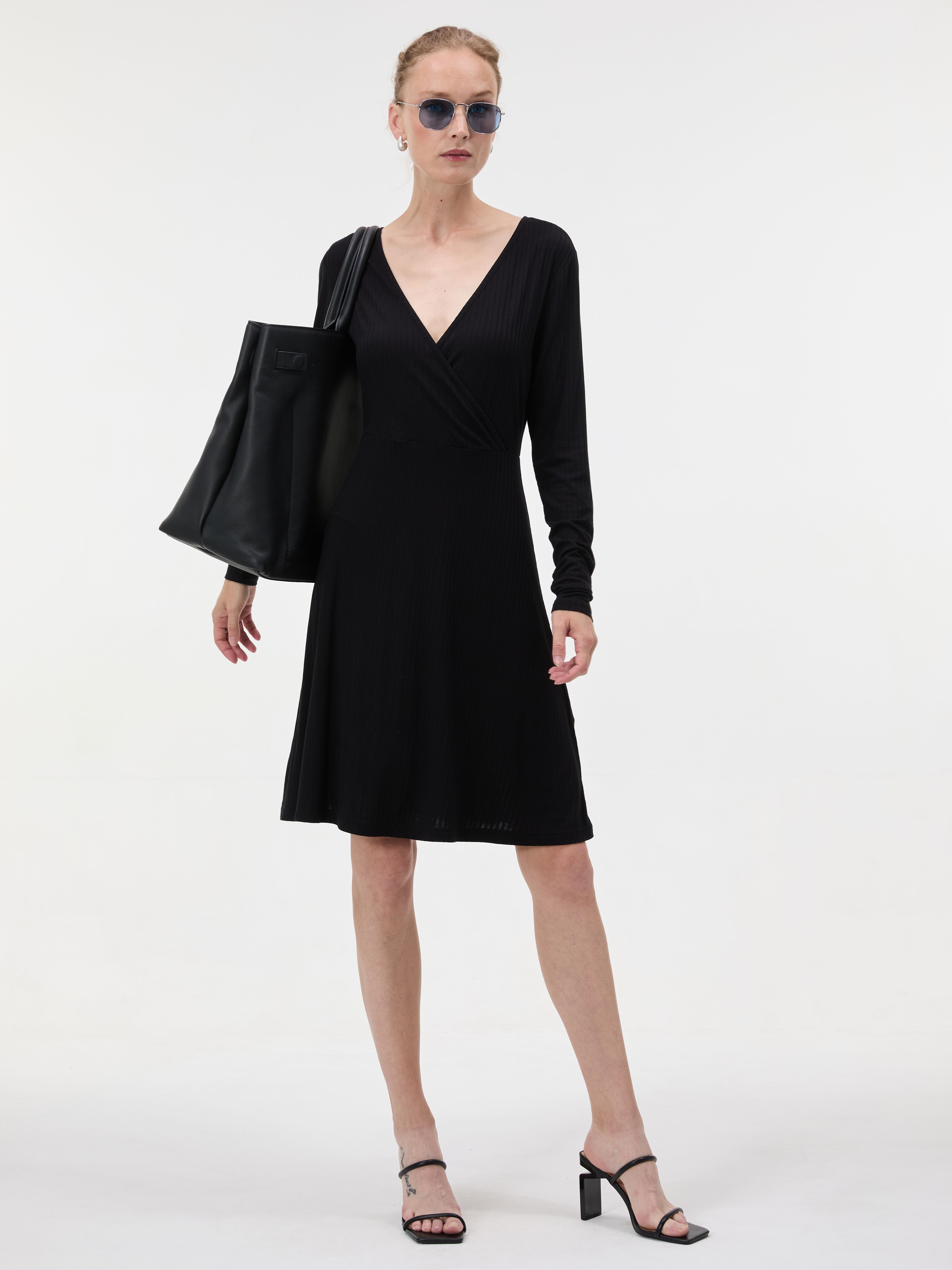 Schwarzes Damenkleid ORSAY - 004