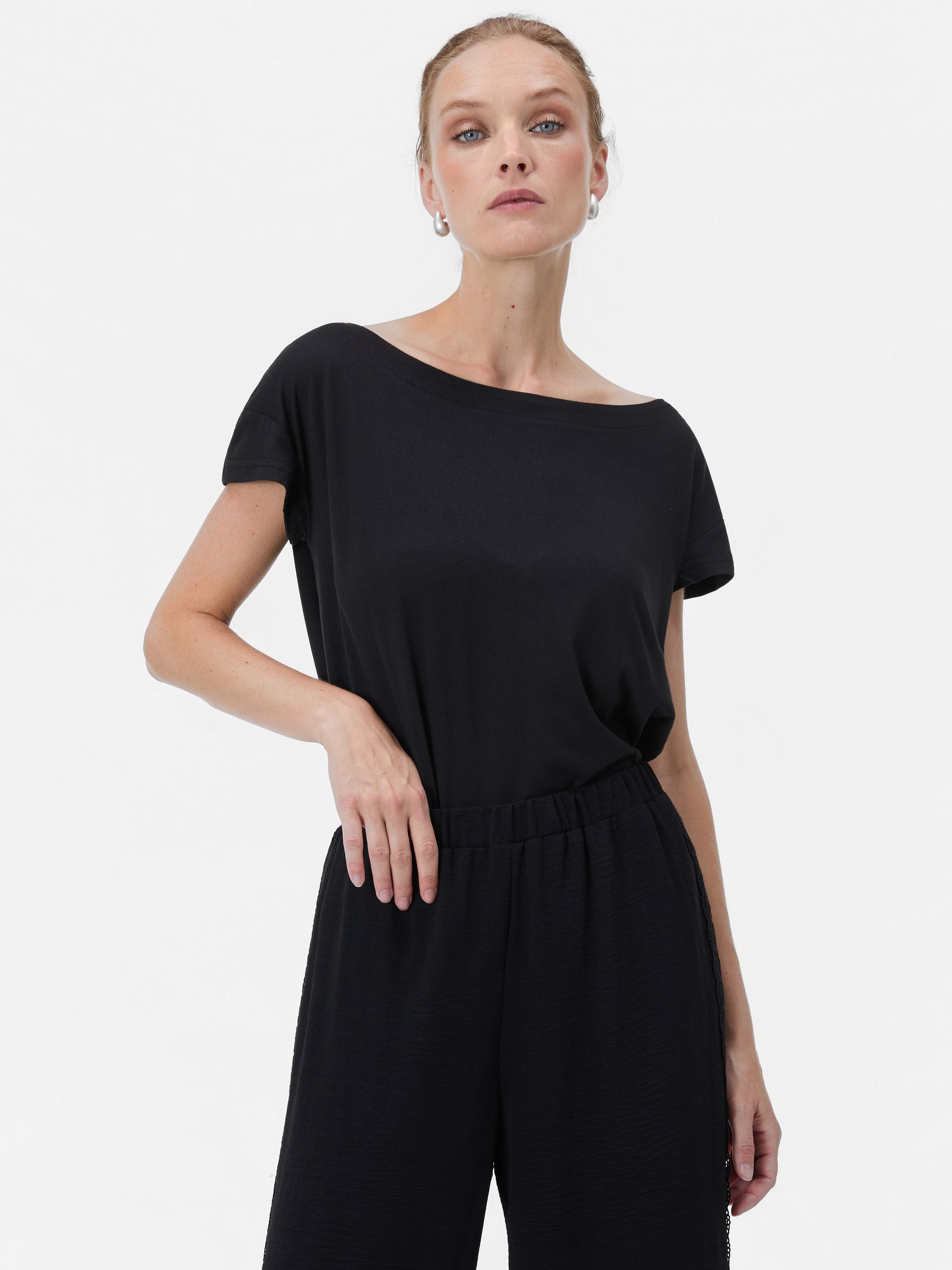 Czarny damski T-shirt z krótkim rękawem ORSAY - 001