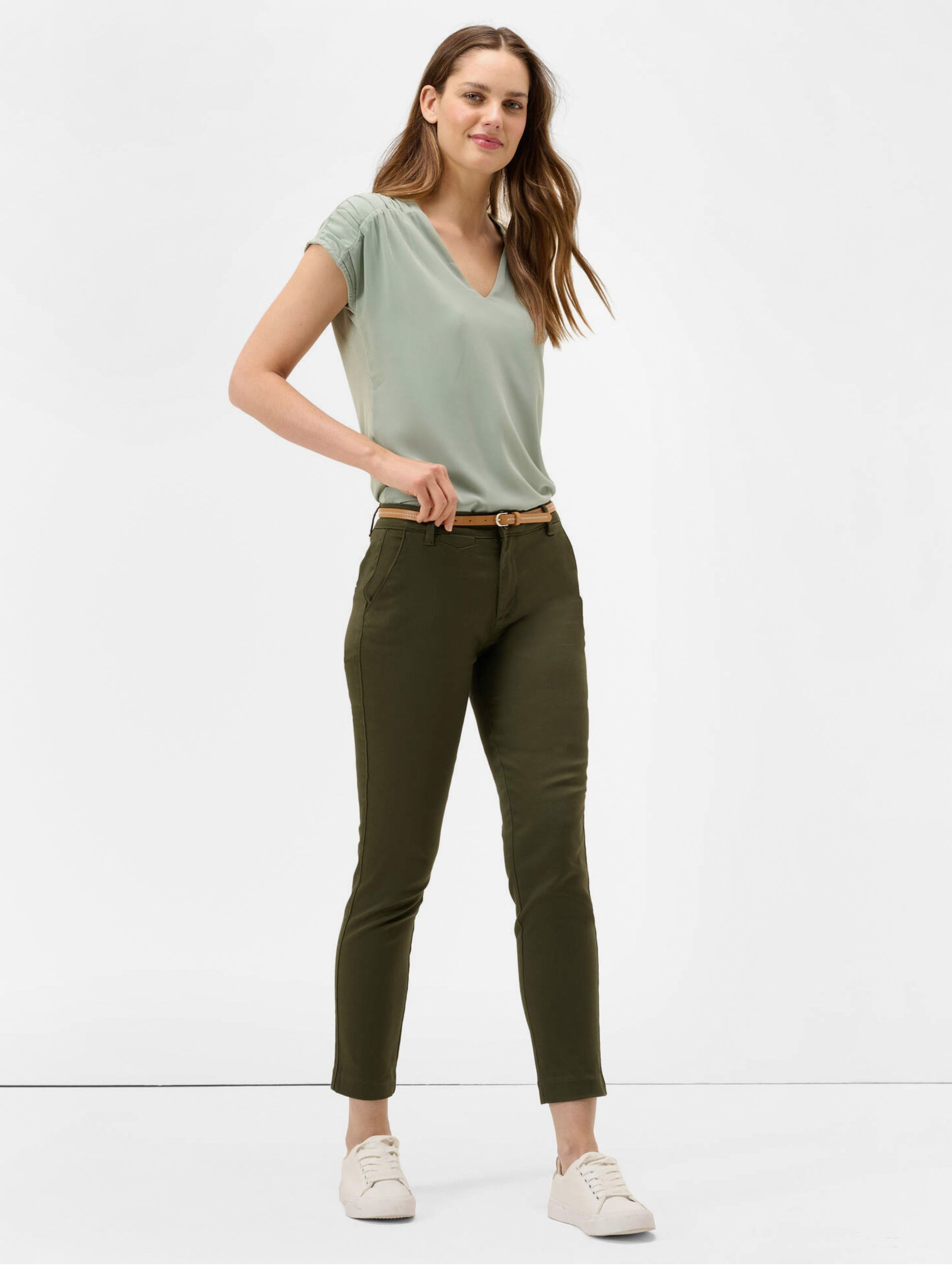 Khakifarbene abgeschnittene Chino Hose mit Gürtel ORSAY