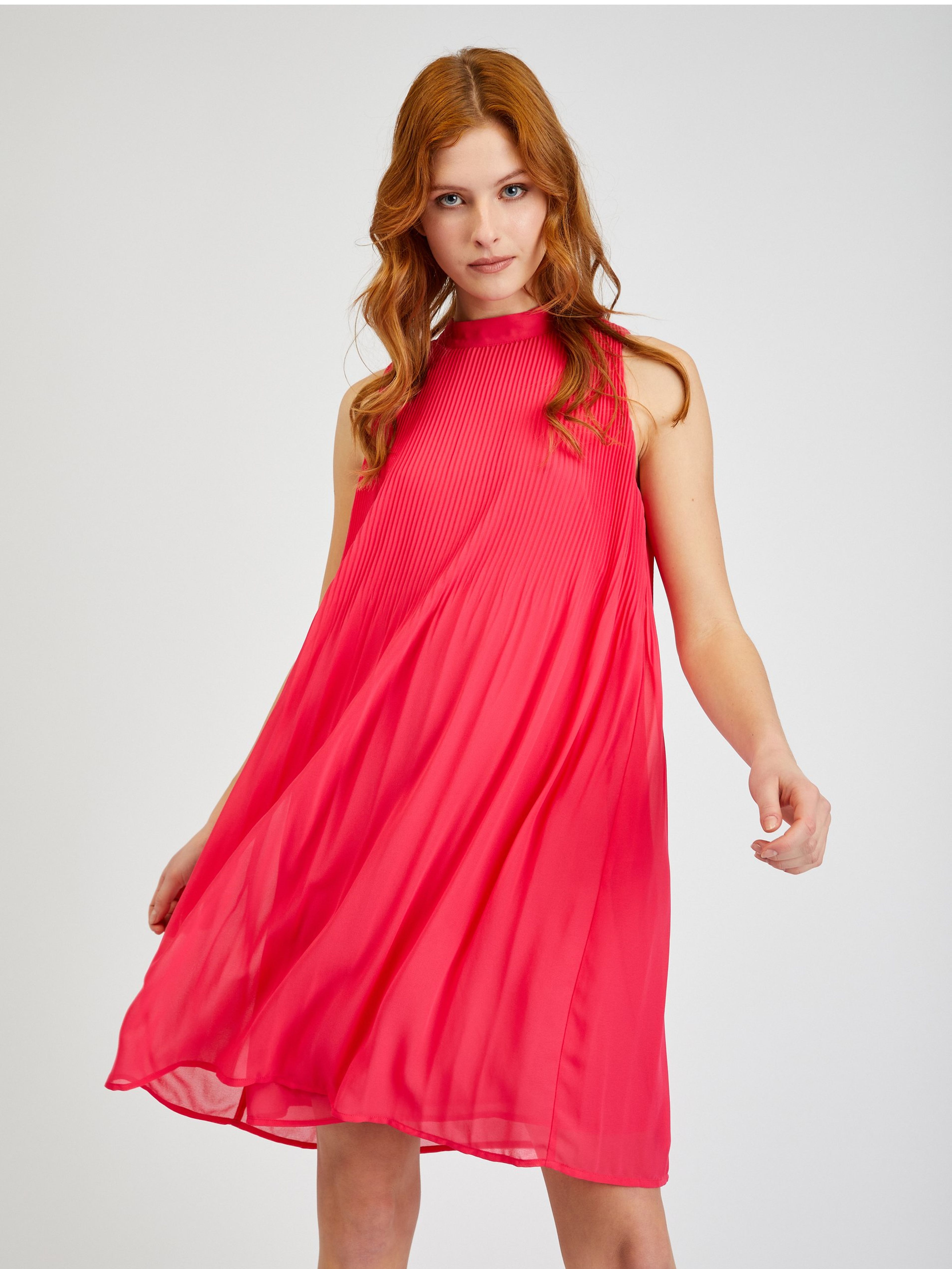 Ciemnoróżowa sukienka plisowana ORSAY