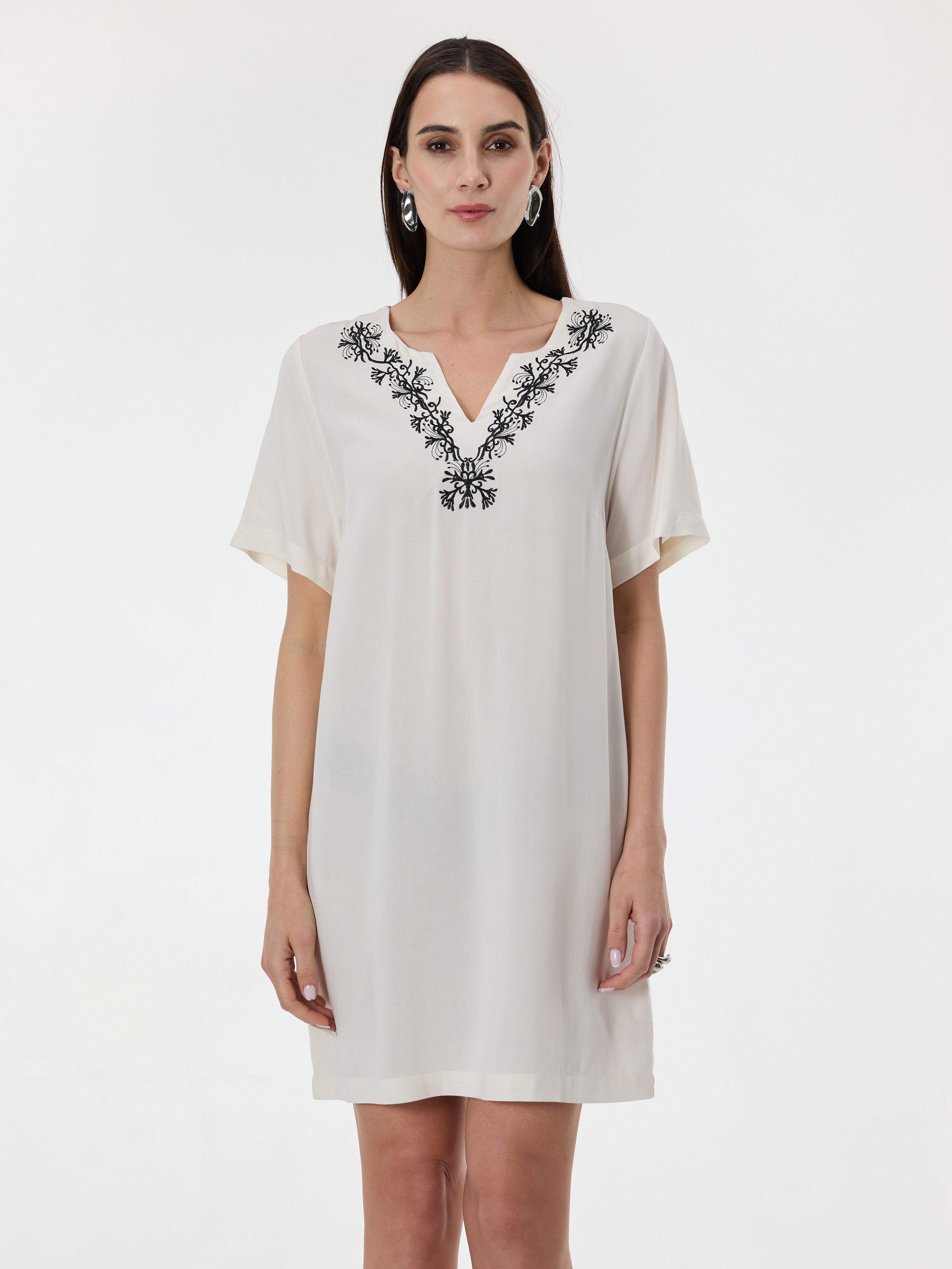 Krémové dámské šaty ke kolenům ORSAY