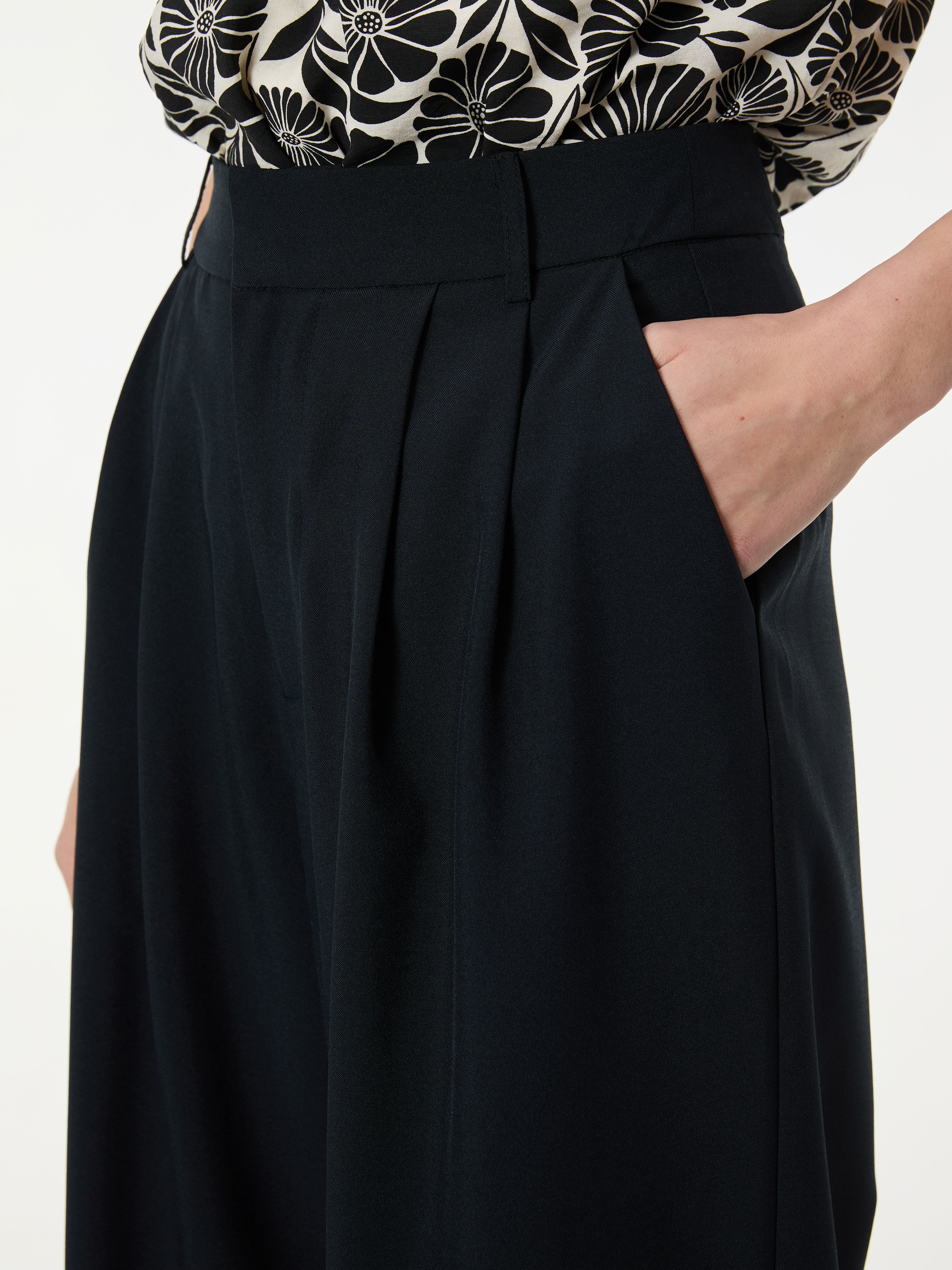 Pantaloni largi negri pentru femei ORSAY - 004