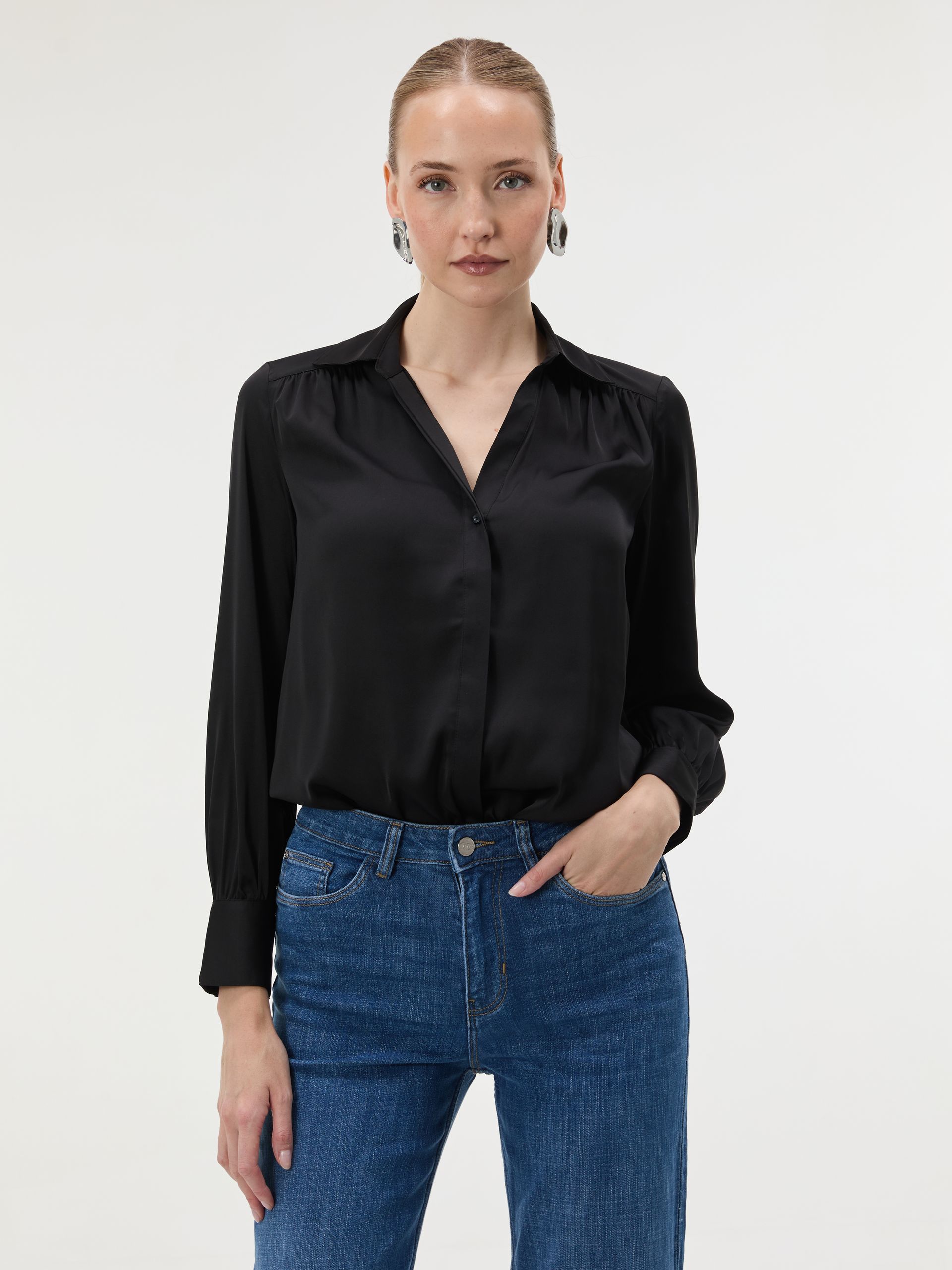 Schwarze Damenbluse mit Kragen und langen Ärmeln ORSAY - 001