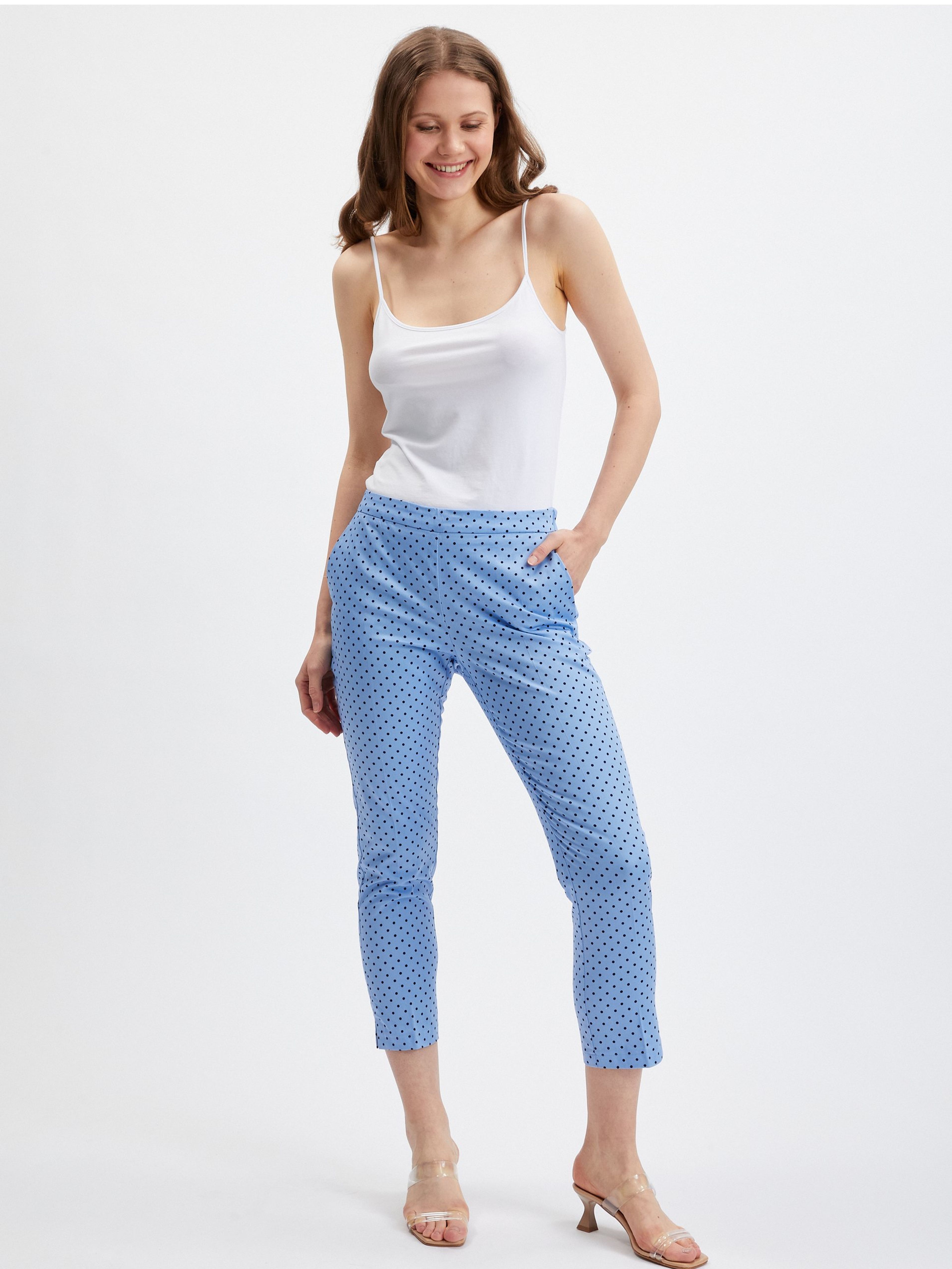 Niebieskie damskie spodnie cropped w kropki ORSAY