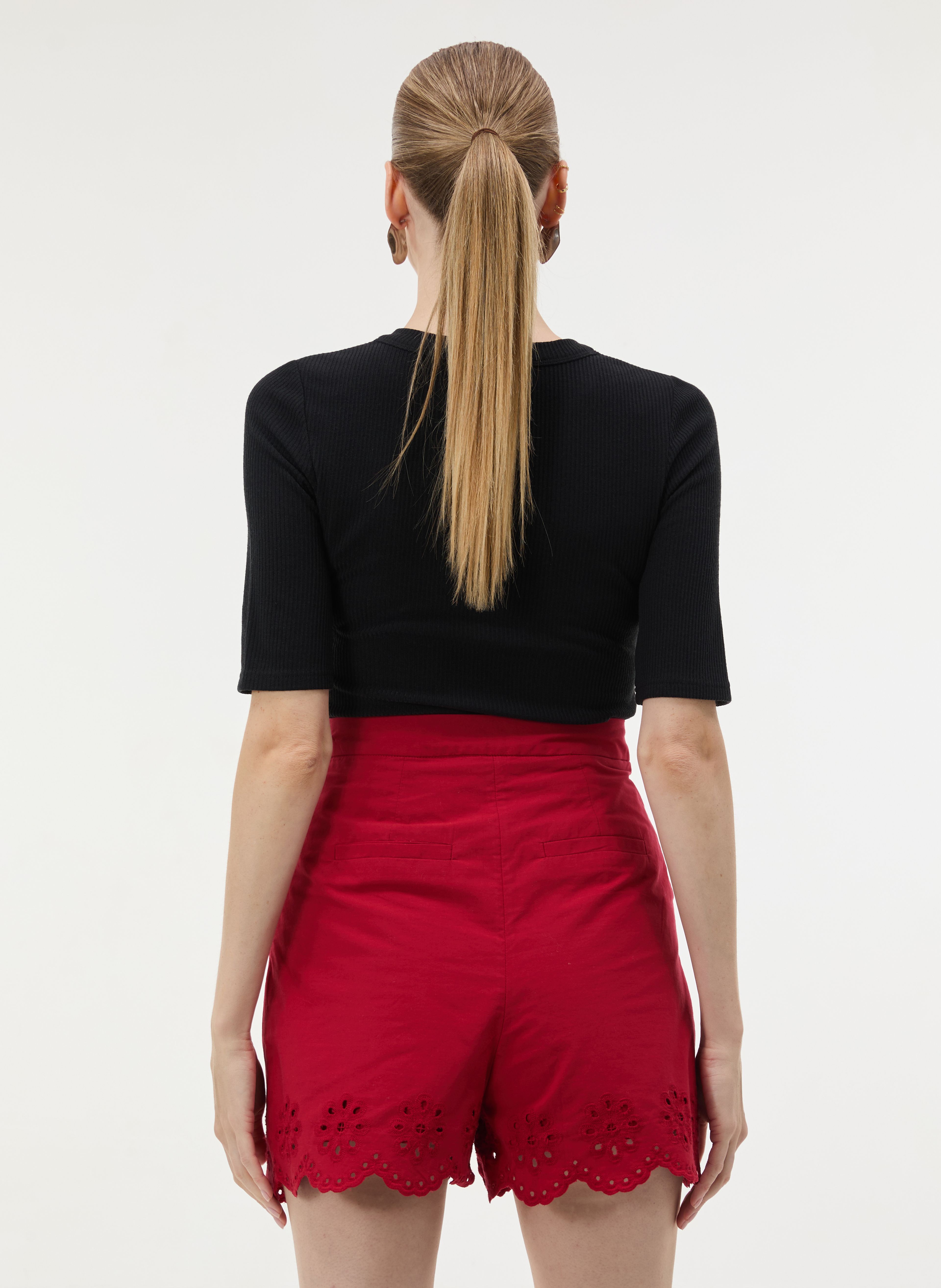 Schwarzes Damen-T-Shirt mit Kragen und kurzen Ärmeln ORSAY - 002