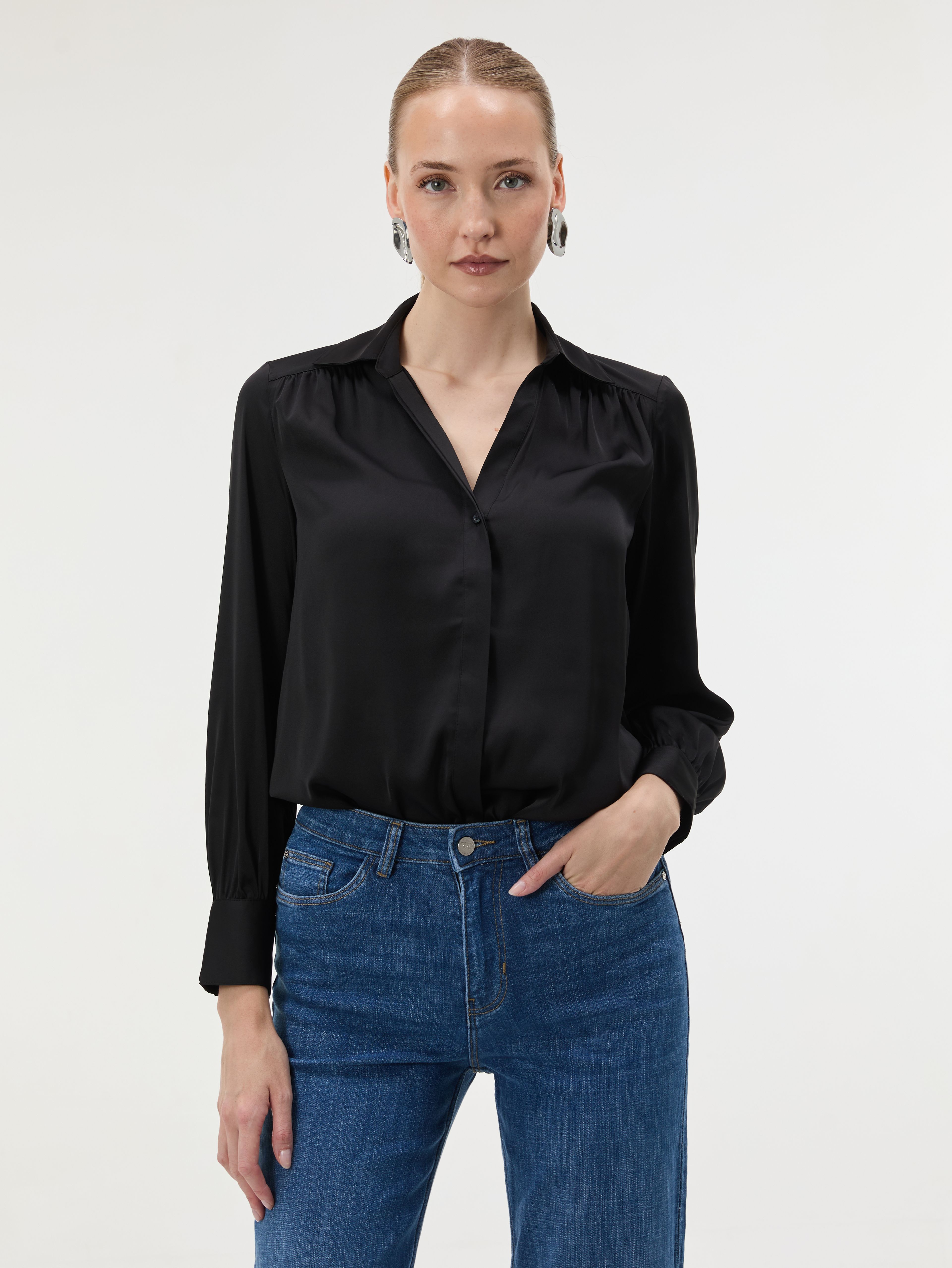 Schwarze Damenbluse mit Kragen und langen Ärmeln ORSAY - 001