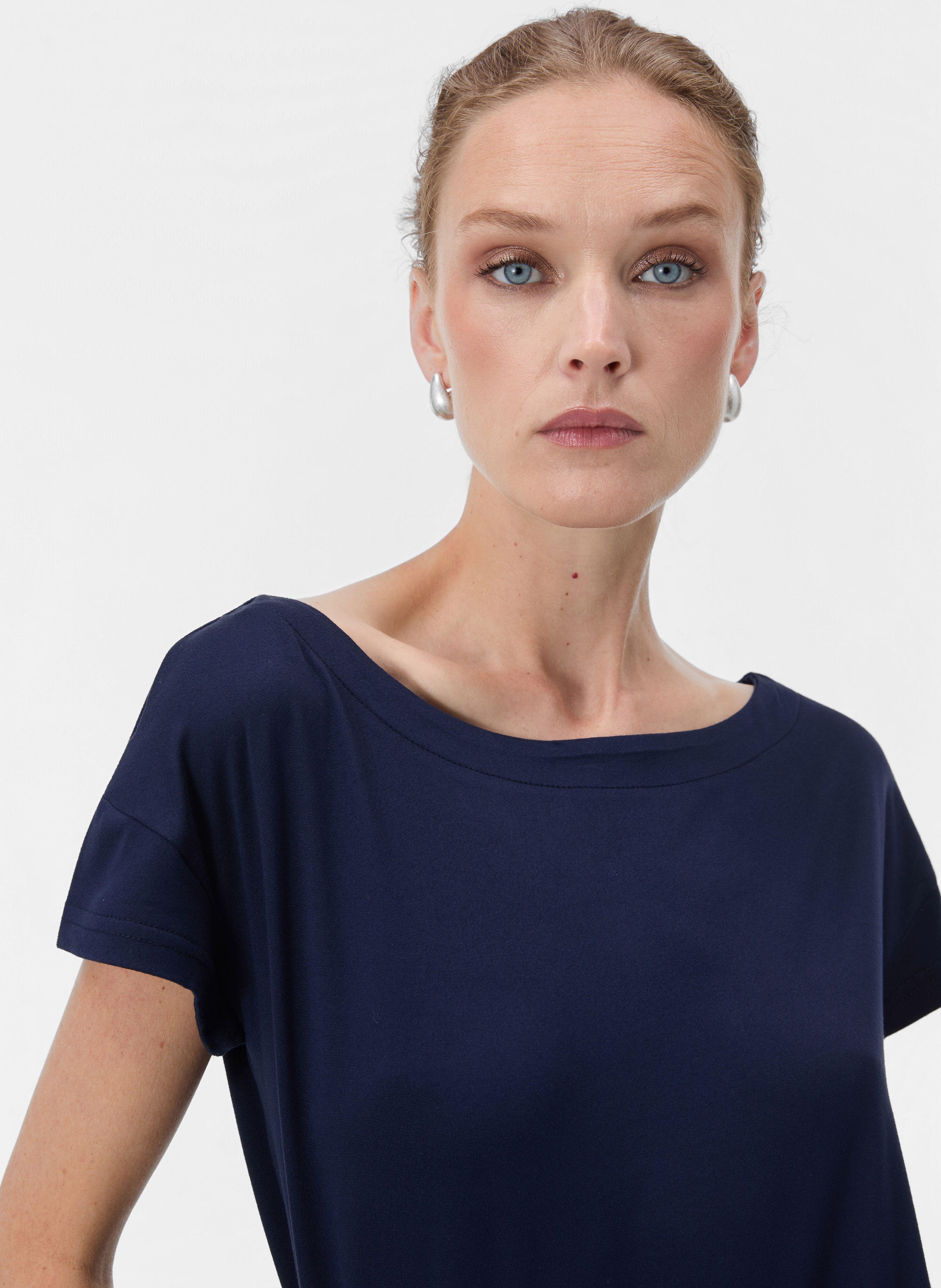 Ciemnoniebieski damski T-shirt z krótkim rękawem ORSAY - 004