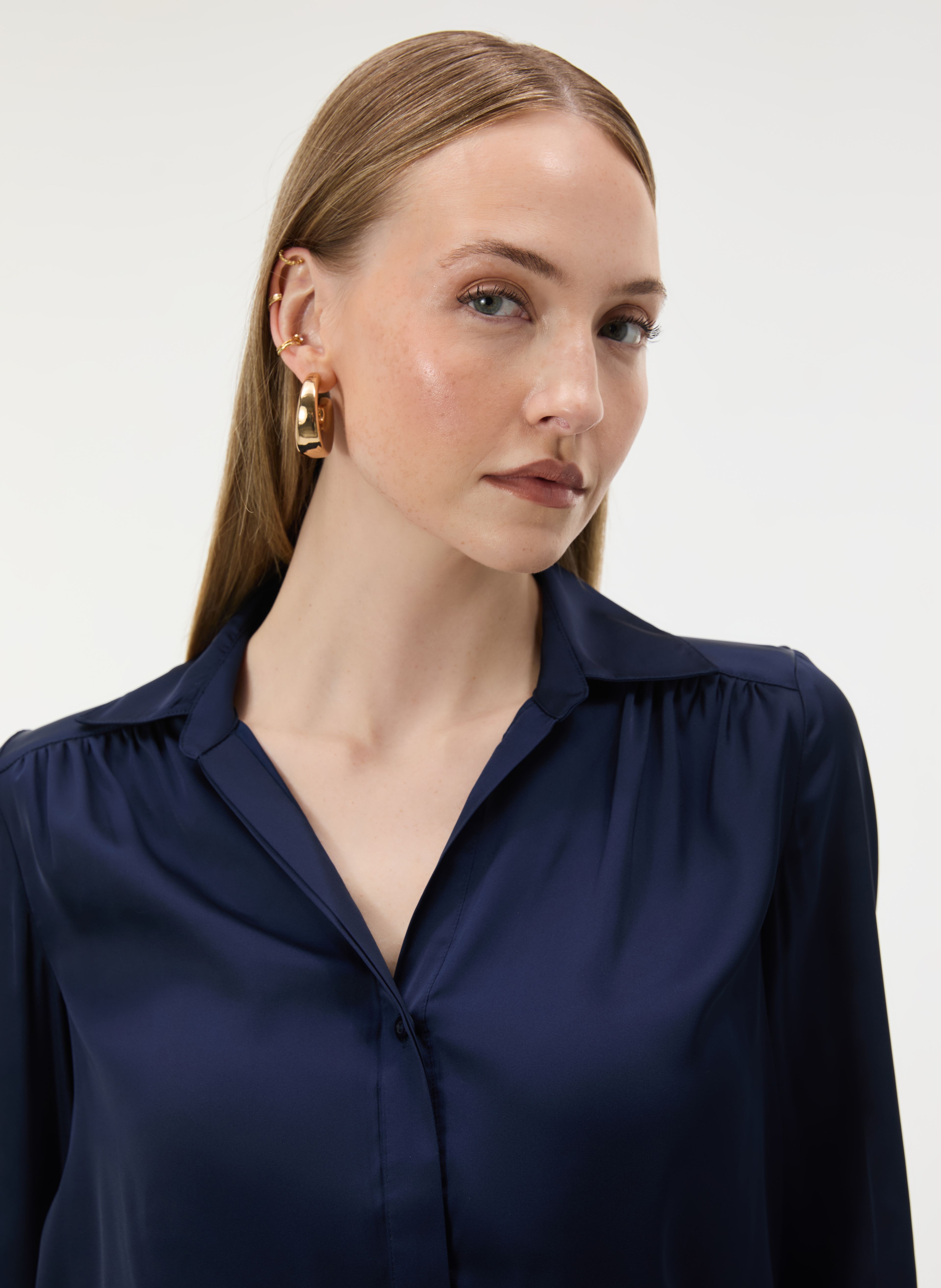 Dunkelblaue Damenbluse mit Kragen und langen Ärmeln ORSAY - 003