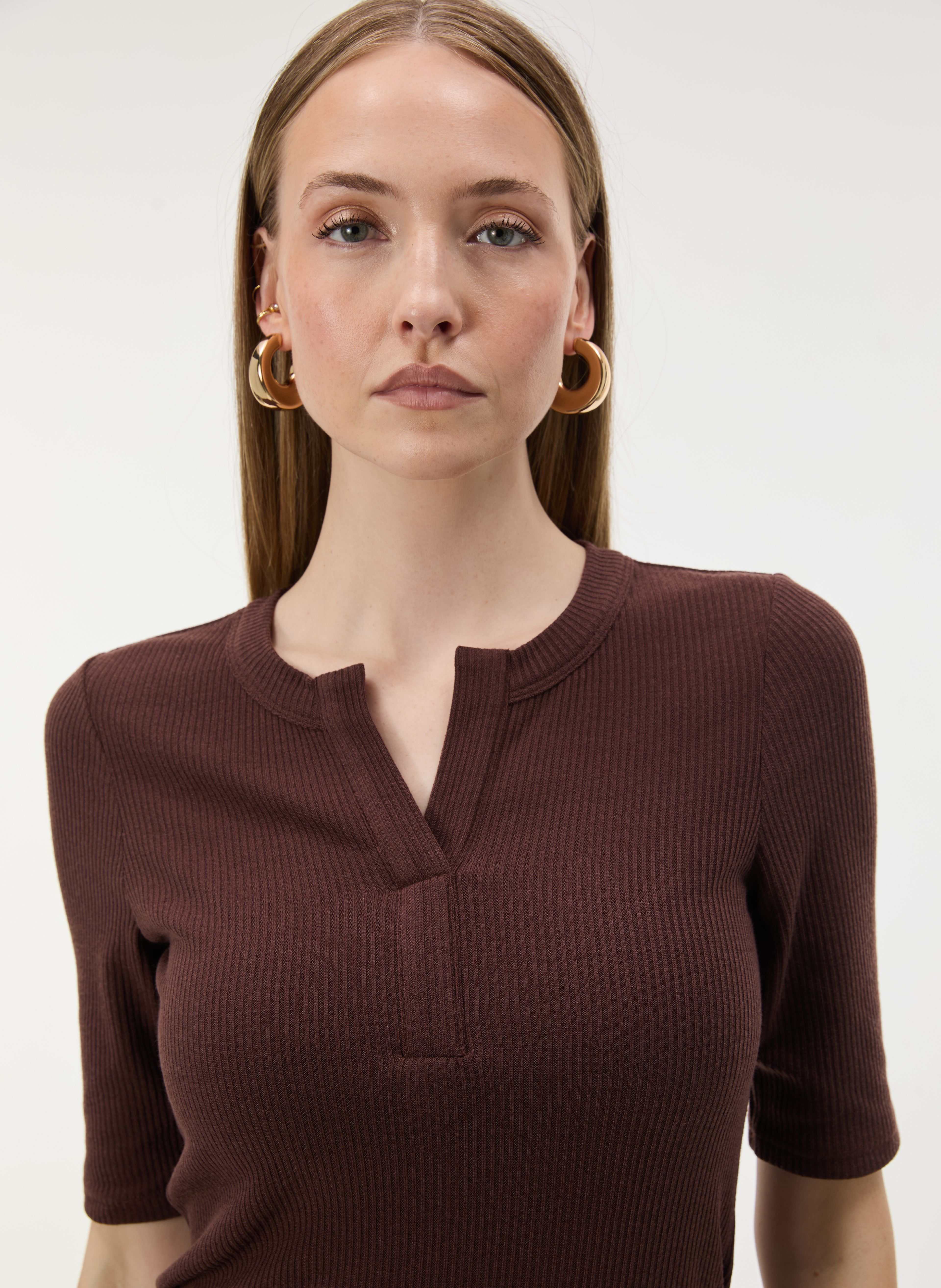 Braunes Damen-T-Shirt mit Kragen und kurzen Ärmeln ORSAY - 004
