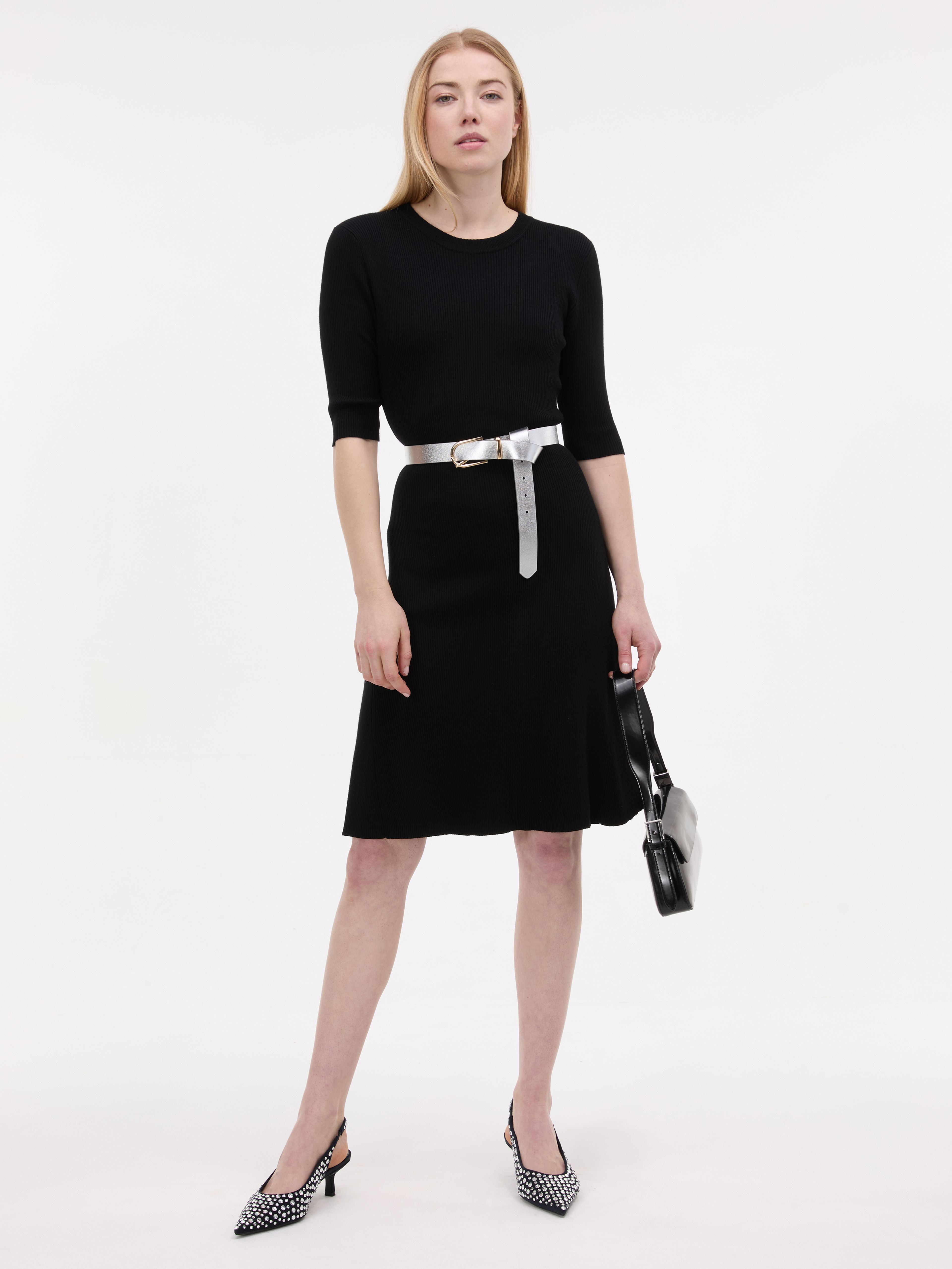 Czarna sukienka damska do kolan ORSAY