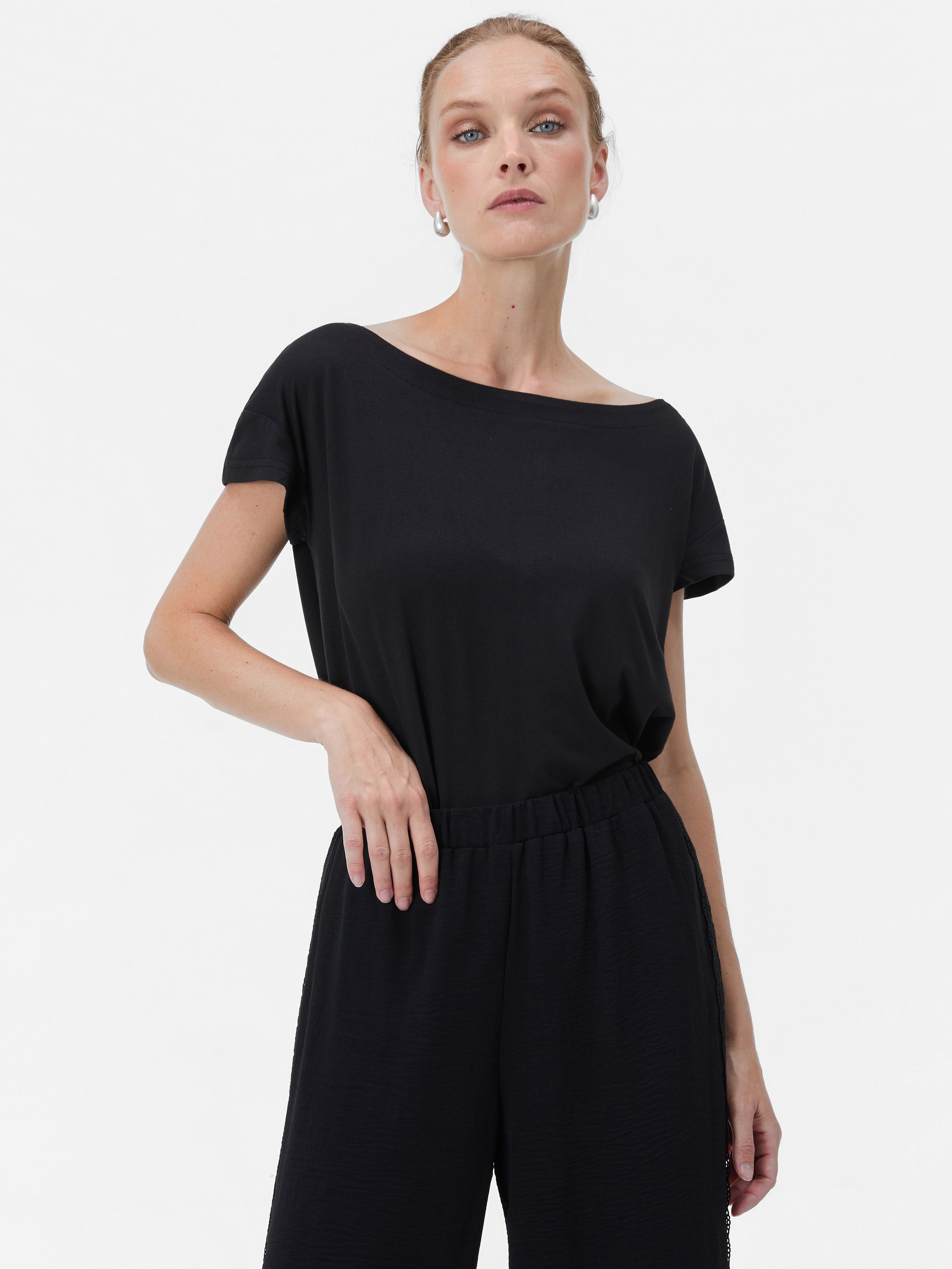 Czarny damski T-shirt z krótkim rękawem ORSAY - 001