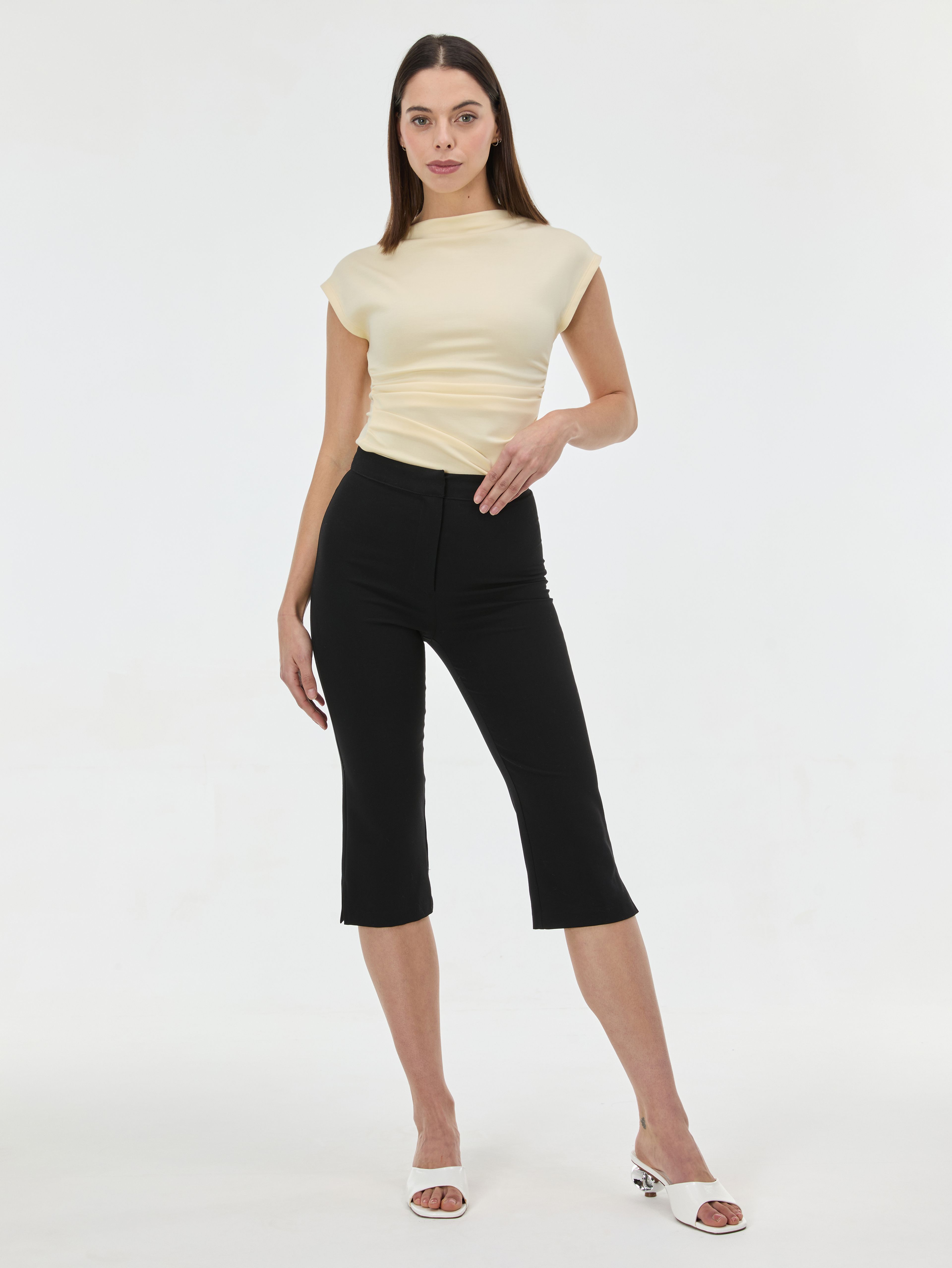 Czarne damskie spodnie capri ORSAY