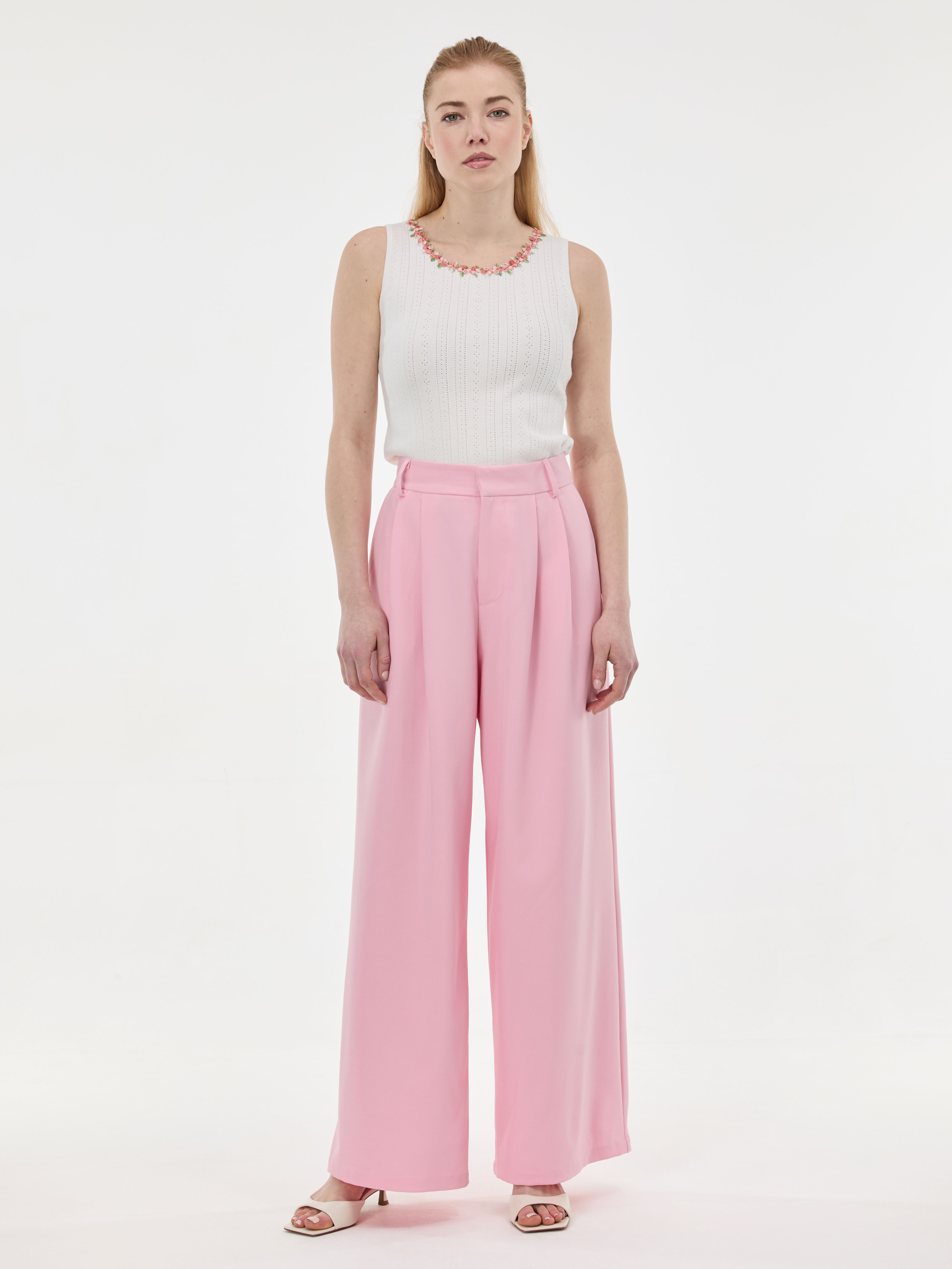 Jasnoróżowe szerokie spodnie damskie ORSAY