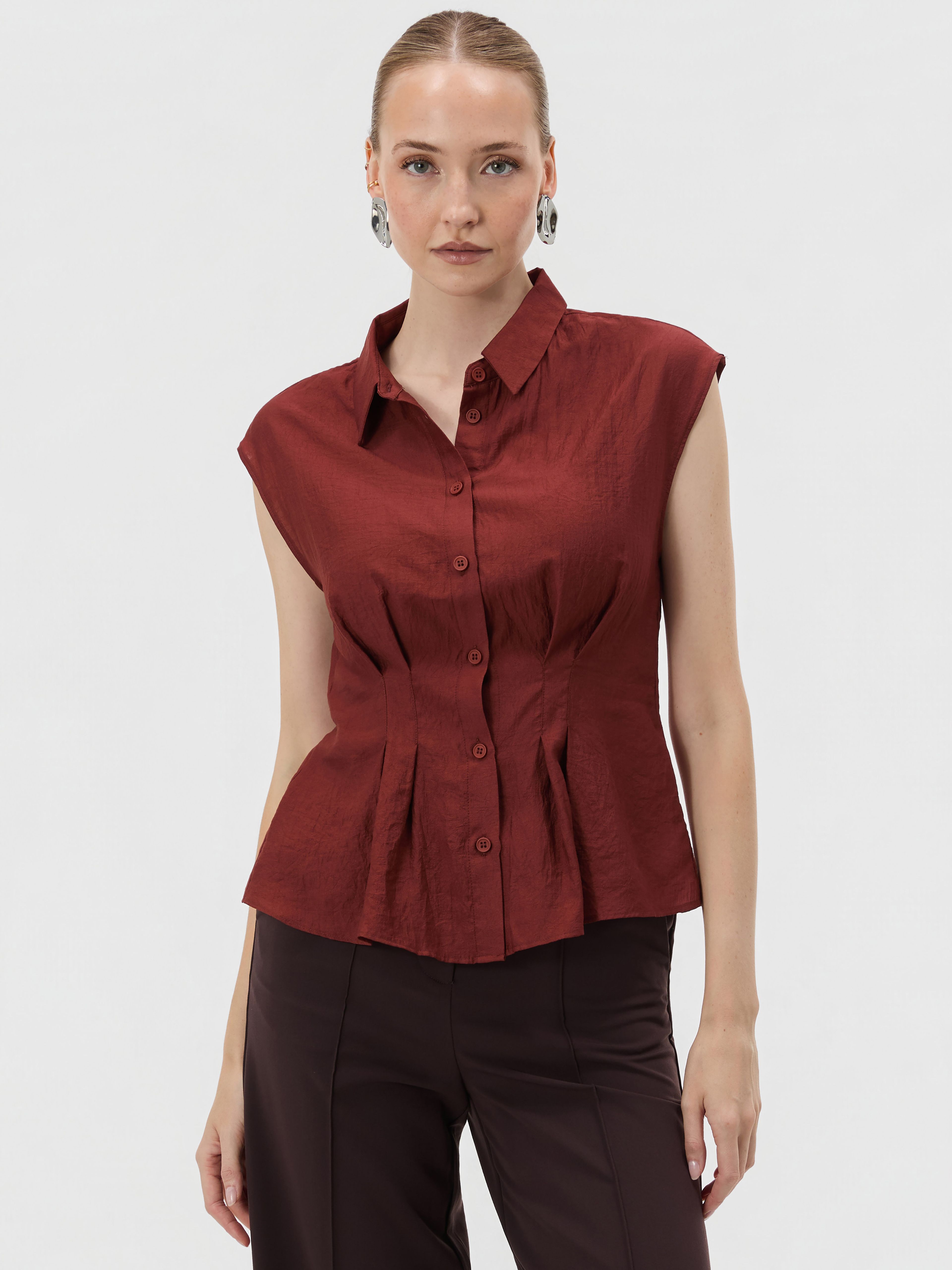 Smeđa ženska bluza s ovratnikom bez rukava ORSAY - 001